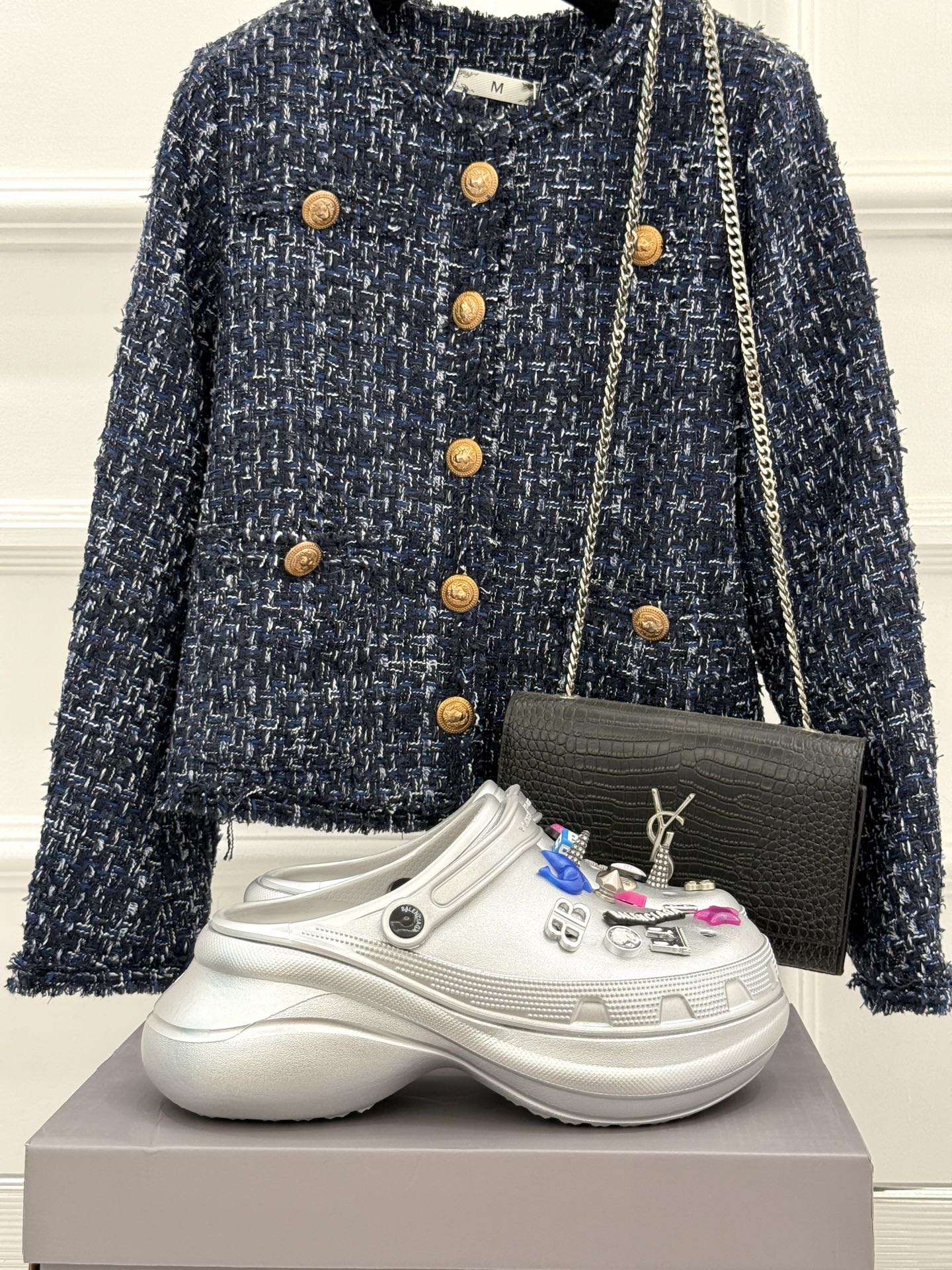
Balenciaga X Crocs 25ss春夏新品
情侣款洞洞鞋
好看又松弛 辣妹必入全网爆火的洞