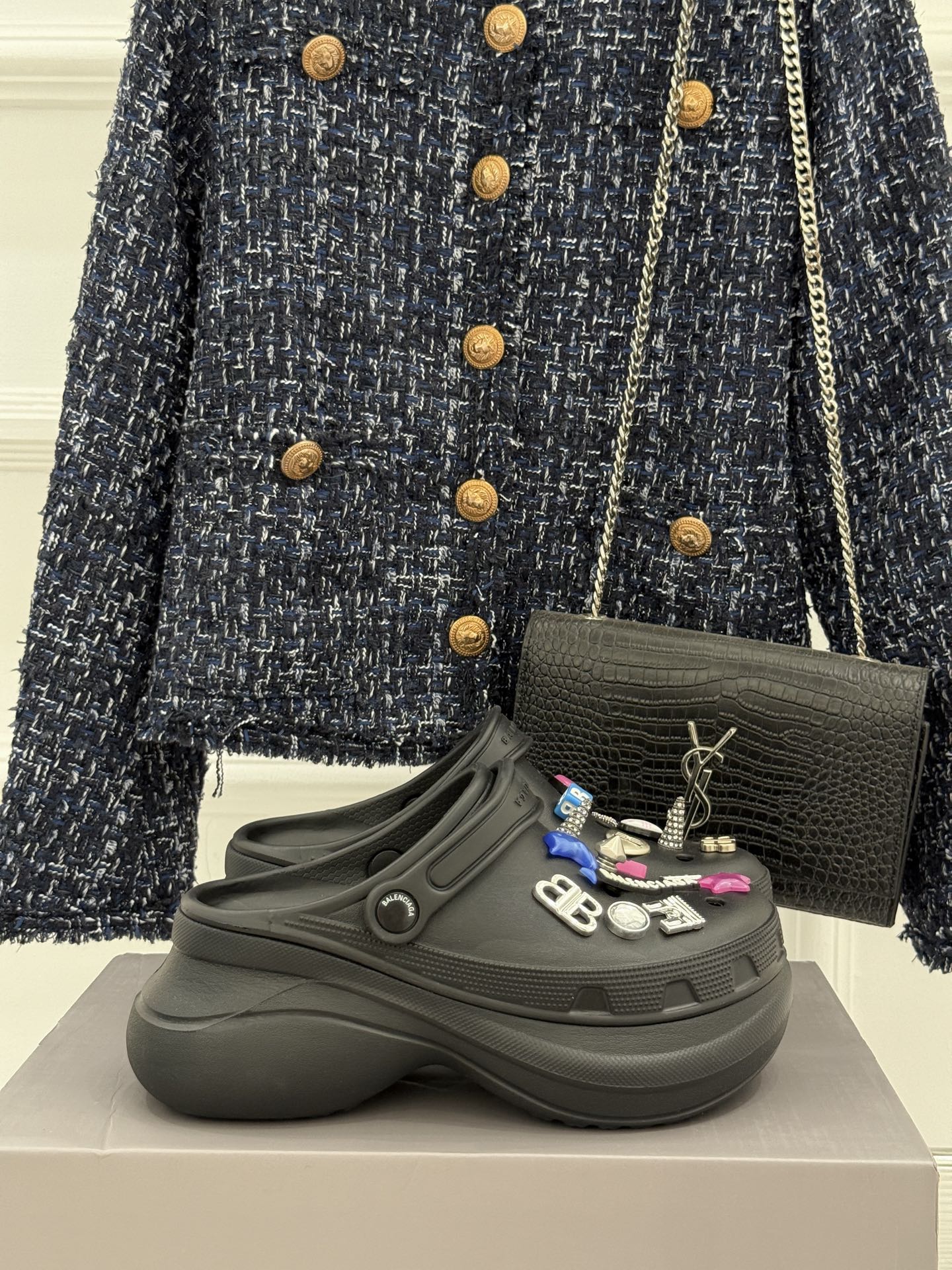 
Balenciaga X Crocs 25ss春夏新品
情侣款洞洞鞋
好看又松弛 辣妹必入全网爆火的洞