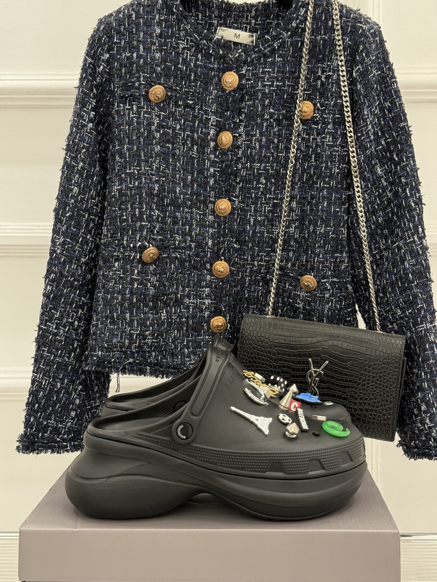 
Balenciaga X Crocs 25ss春夏新品
情侣款洞洞鞋
好看又松弛 辣妹必入全网爆火的洞