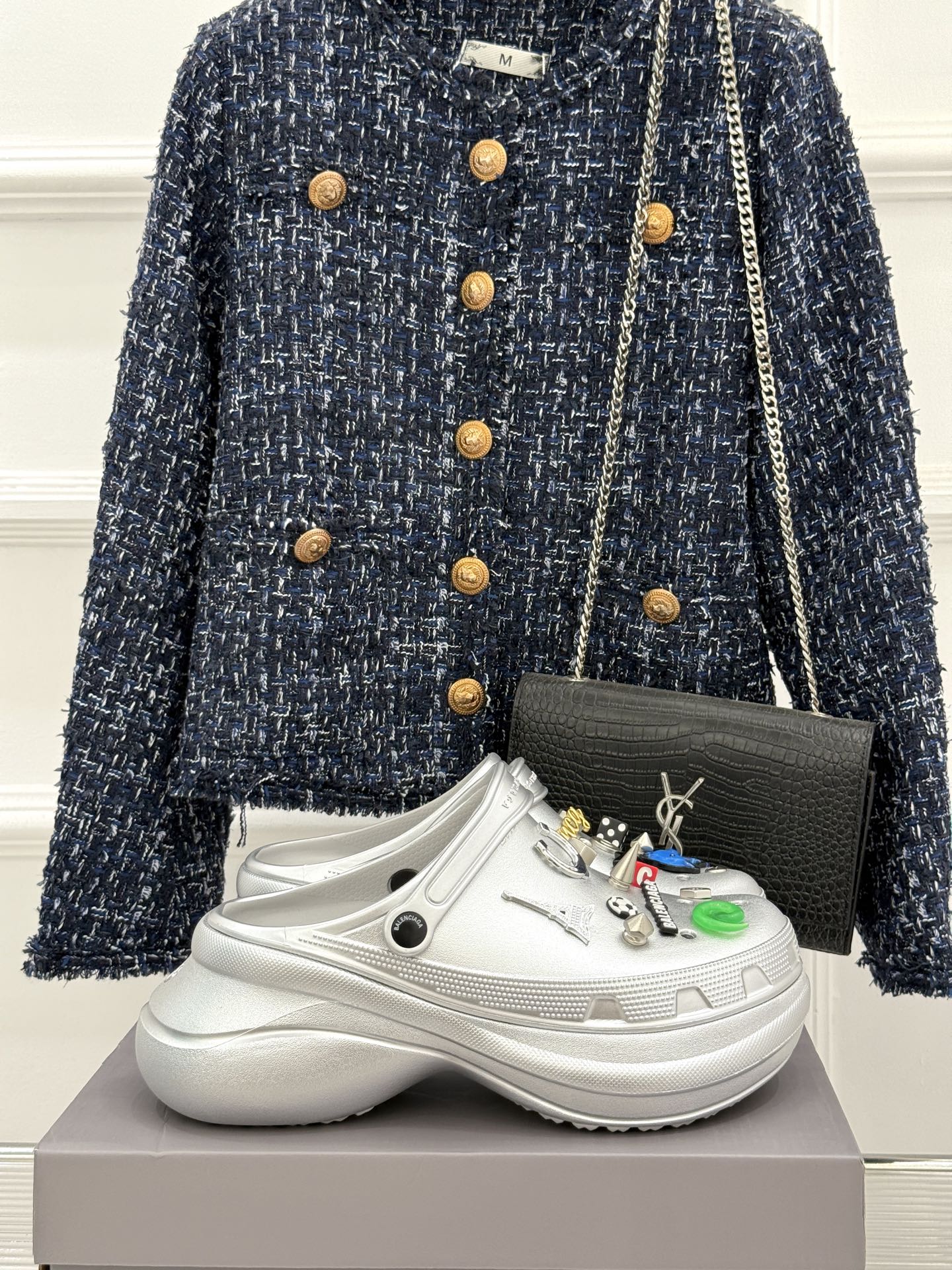 
Balenciaga X Crocs 25ss春夏新品
情侣款洞洞鞋
好看又松弛 辣妹必入全网爆火的洞