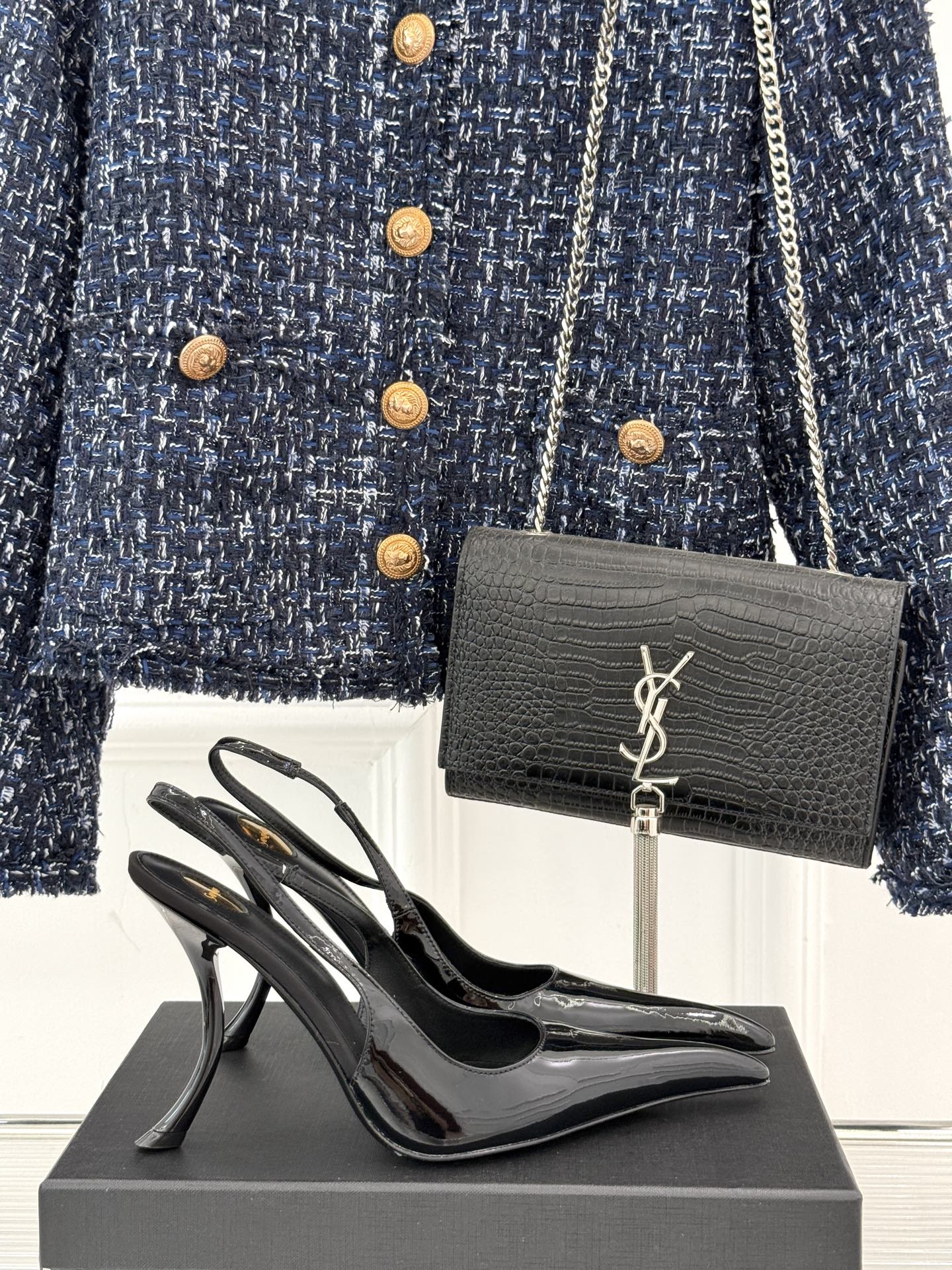 NO:392740,Saint Lauren*YSL Saint Laurent 25ss early spring new high-heeled pointed sandals stunning the audience. Sex is not good. Fashion and comfort are essential items for goddesses. The upper is made of custom silk. The inner tiptoe mixed-bred sheepskin. Italian imported leather sole. Size35-39 (customized on 40/41), high heels, saint laurent, saint laurent, saint laurent, saint laurent, sandals, high heels, sheepskin, real silk, Leather soles19860909Saint Lauren*YSL圣罗兰 25ss早春新品高跟尖头凉鞋 惊艳全场 性感到不行 时尚与舒适并存女神必备的单品 鞋面采用定制真丝 内里踮脚混种羊皮 意大利进口真皮大底 Size35-39（40/41定制）,高跟鞋凉鞋,saint laurent,saint laurent,saint laurent,sandals,high heels,sheepskin,real silk,Leather soles,Women's Shoes