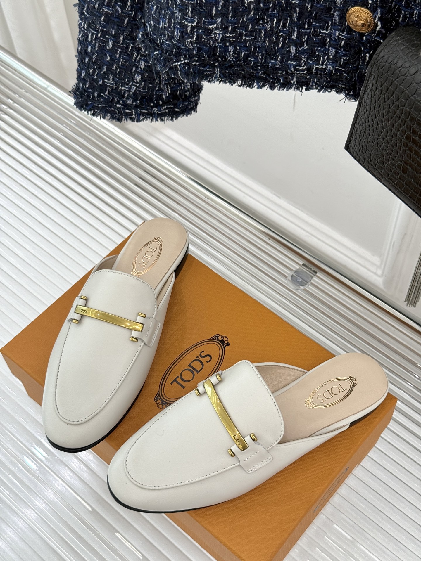 Italian Retro-Loaf Shoes: Calf & Lambskin, $675, Imported Cowhide, Sizes 35-39. - 图片 2