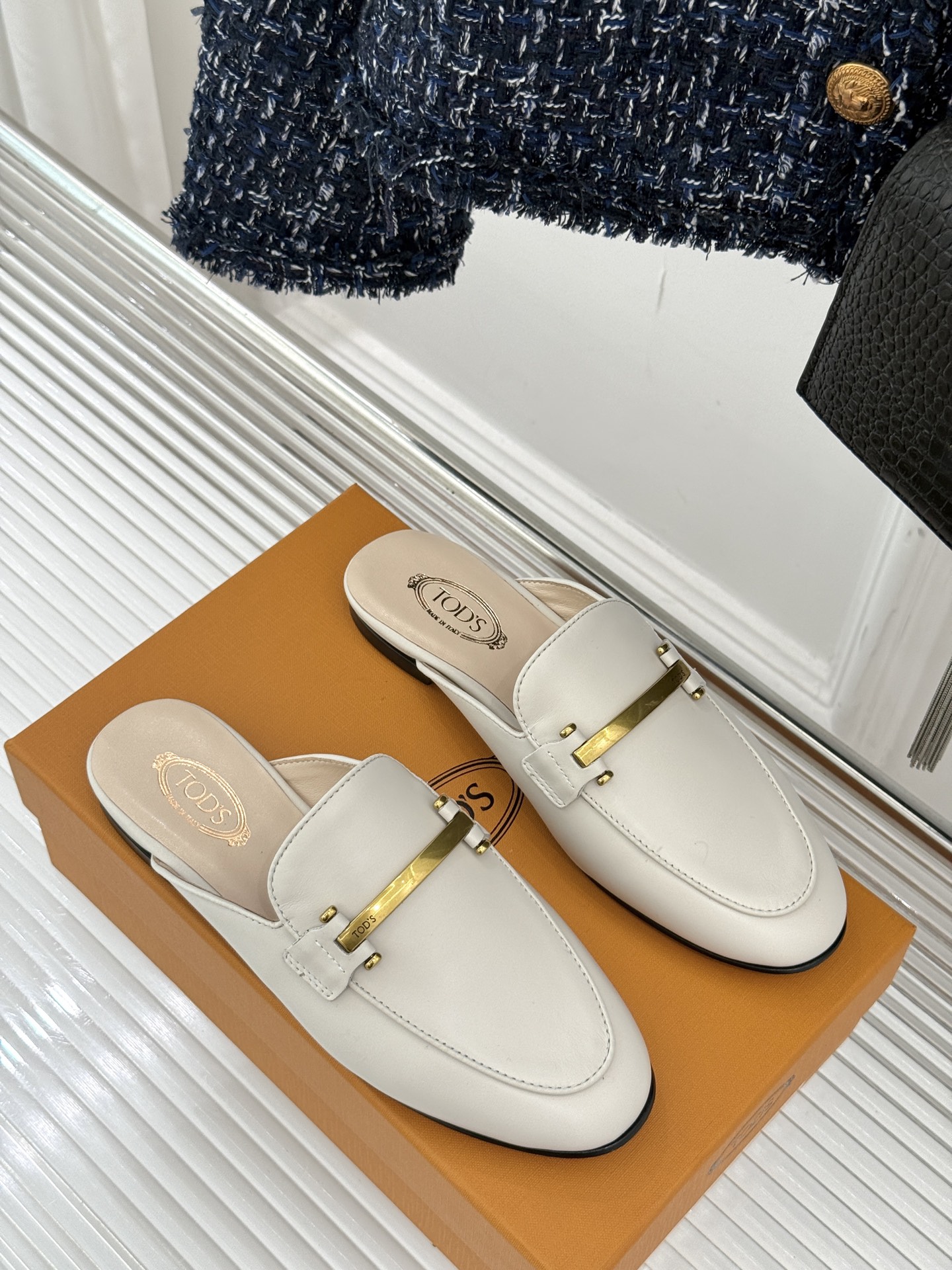 Italian Retro-Loaf Shoes: Calf & Lambskin, $675, Imported Cowhide, Sizes 35-39. - 图片 3