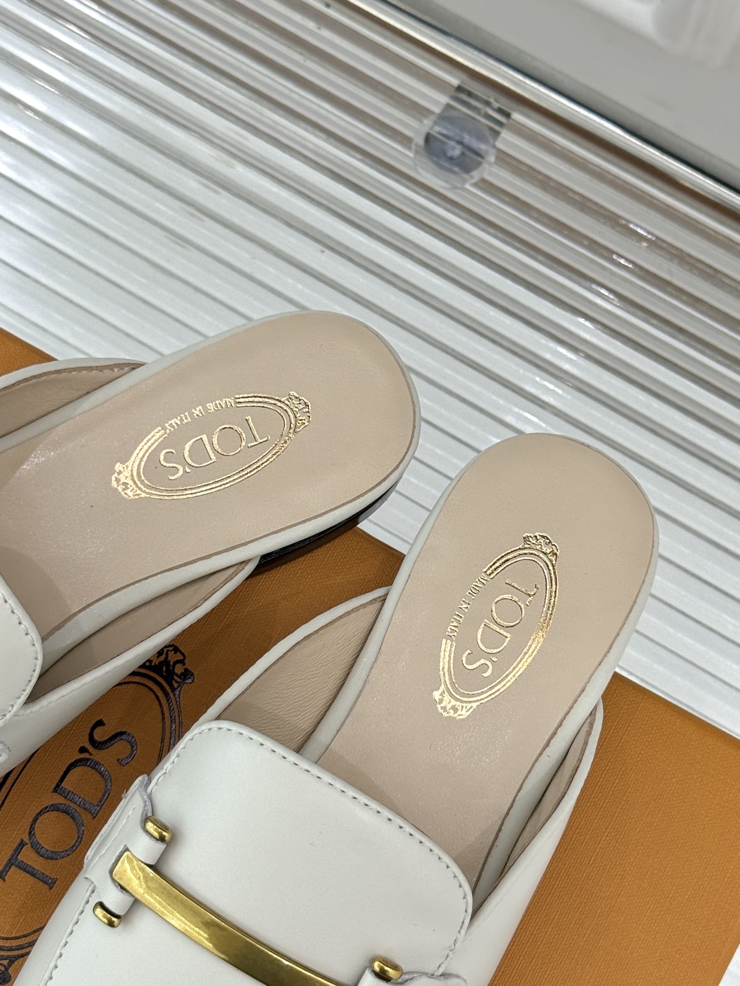 Italian Retro-Loaf Shoes: Calf & Lambskin, $675, Imported Cowhide, Sizes 35-39. - 图片 8