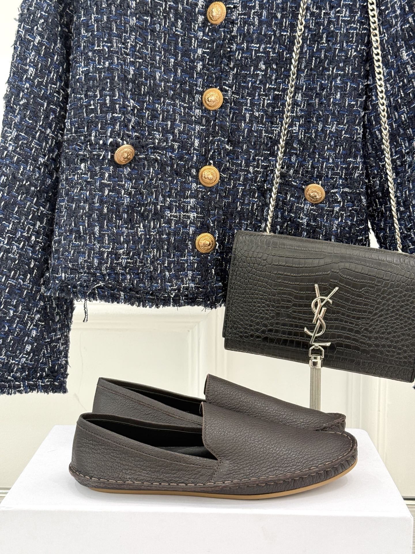 NO:408262,The Row 25s early spring new loafers, favorite of the year, looks ordinary, and you will be amazed by its softness and wonderful style after putting on it. The minimalist style that will never be disappointed. The foot feels comfortable and the wrapping feels full!  The fabric is made of customized leather, the inner foot pads are all lambskin. Original mold-opening custom anti-slip sole Size35-39 (40 customization), loafers, loafers, sheepskin19860909The Row 25s早春新品乐福鞋 年度最爱 看着平平无奇 上脚后会为其柔软程度与绝妙版型惊叹 永远不会失望的极简风格 脚感舒适 包裹感十足！ 面料采用定制皮料 内里垫脚均为小羊皮 原版开模定制防滑大底 Size35-39（40定制）,乐福鞋,loafers,sheepskin,Women's Shoes