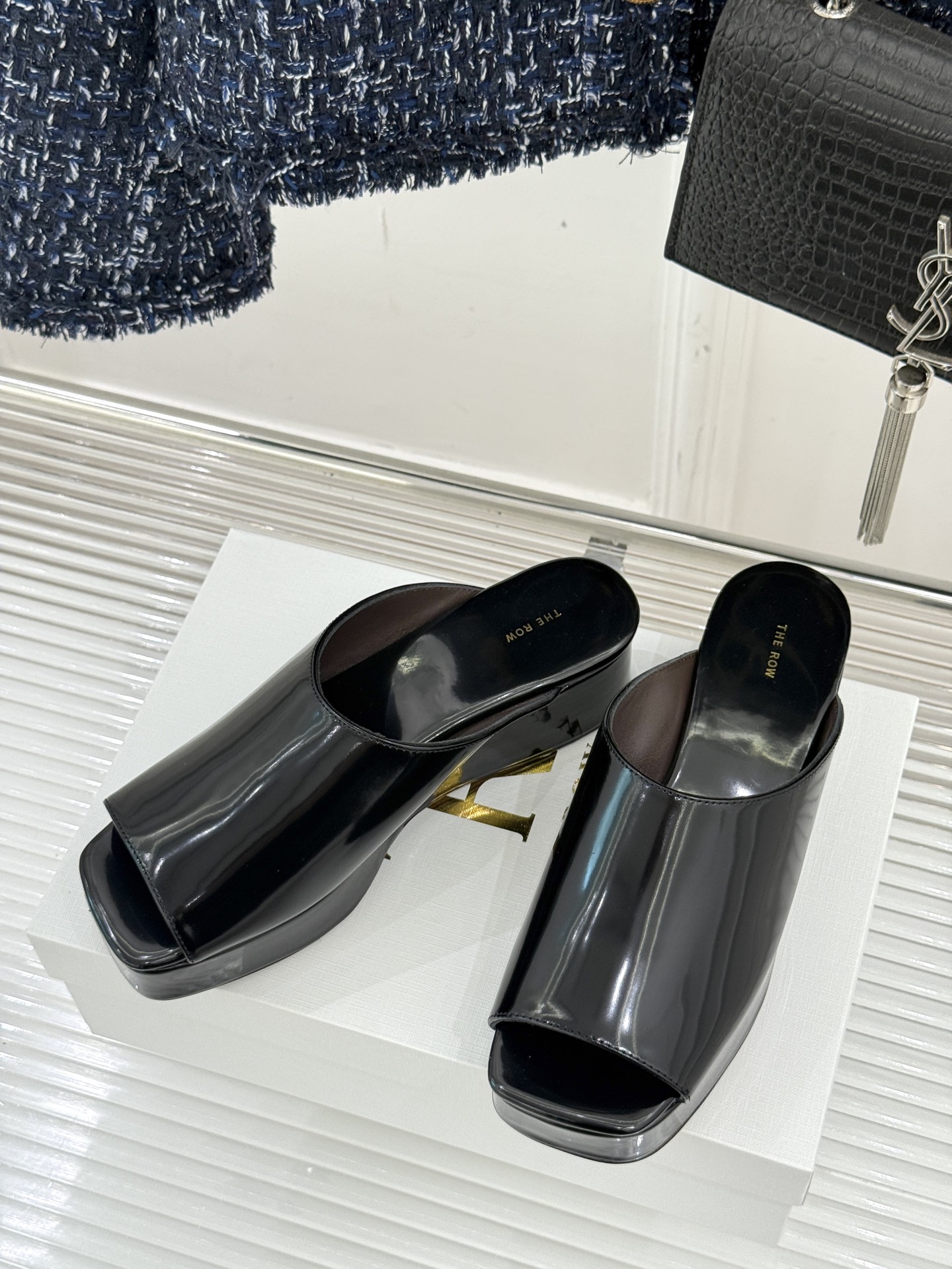 “Stylish Twilight Sandals with Sheep Skin, Customizable Size 35-40, Plant Price 624” - 图片 2