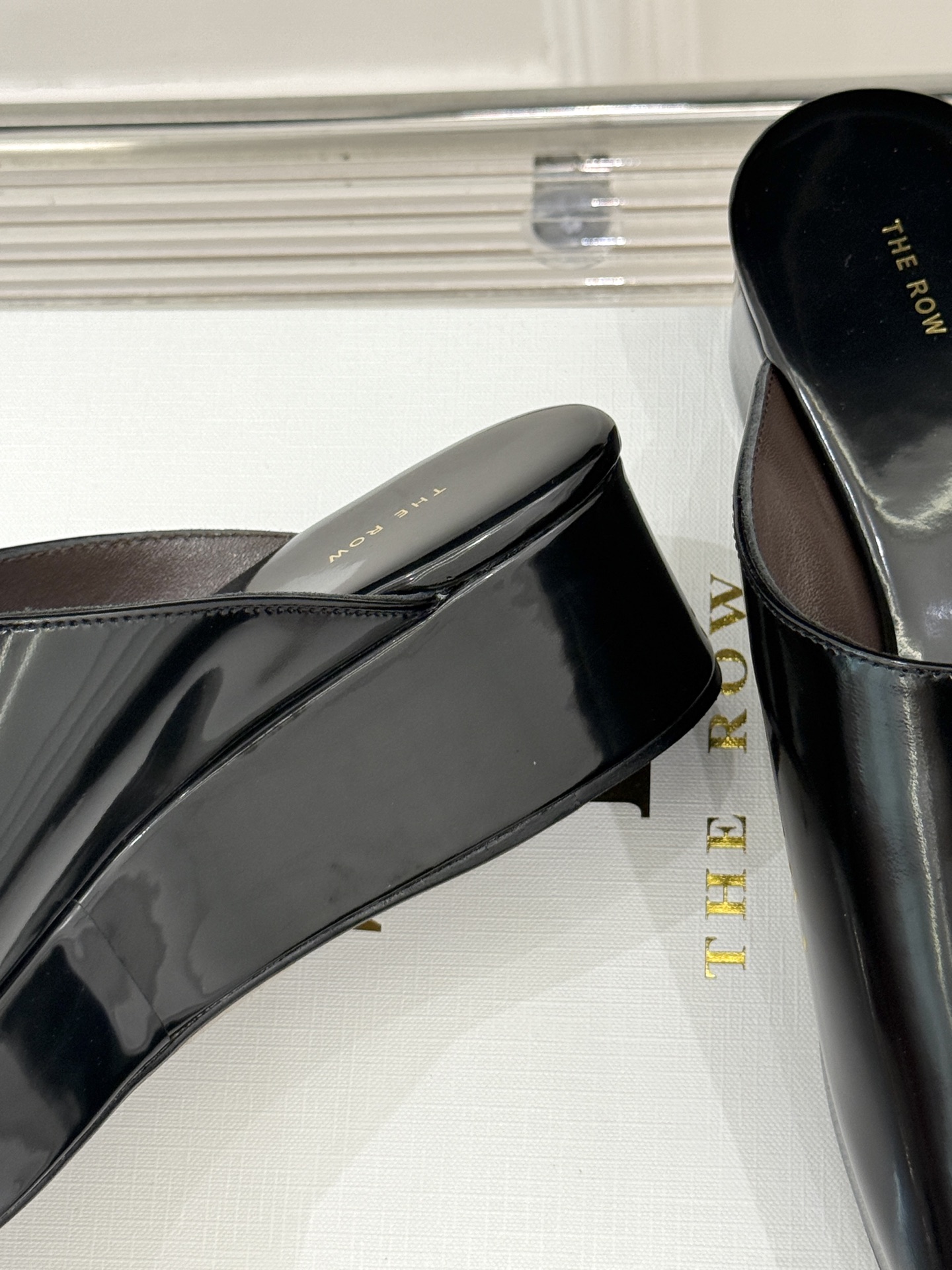 “Stylish Twilight Sandals with Sheep Skin, Customizable Size 35-40, Plant Price 624” - 图片 6