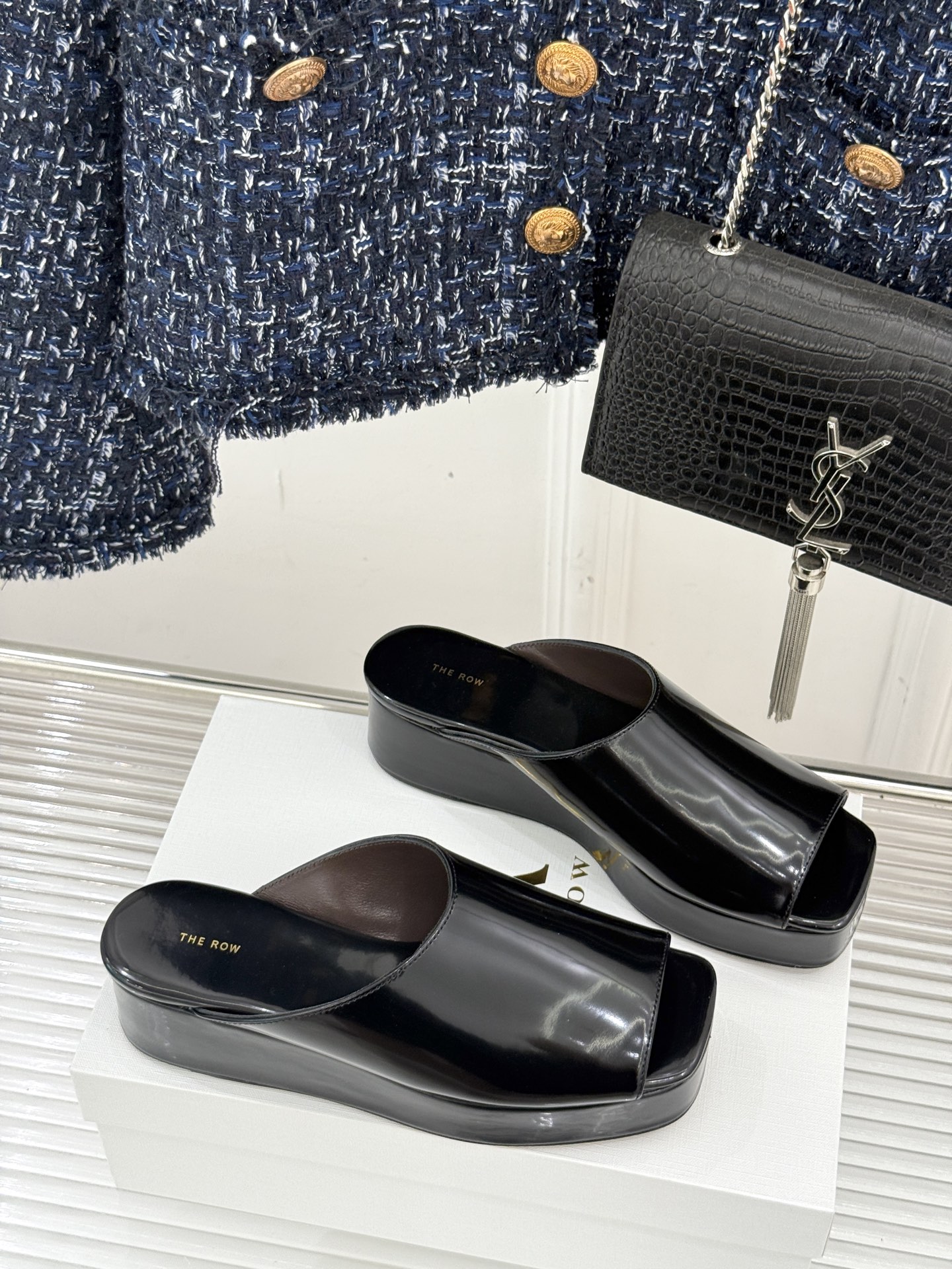 “Stylish Twilight Sandals with Sheep Skin, Customizable Size 35-40, Plant Price 624” - 图片 3