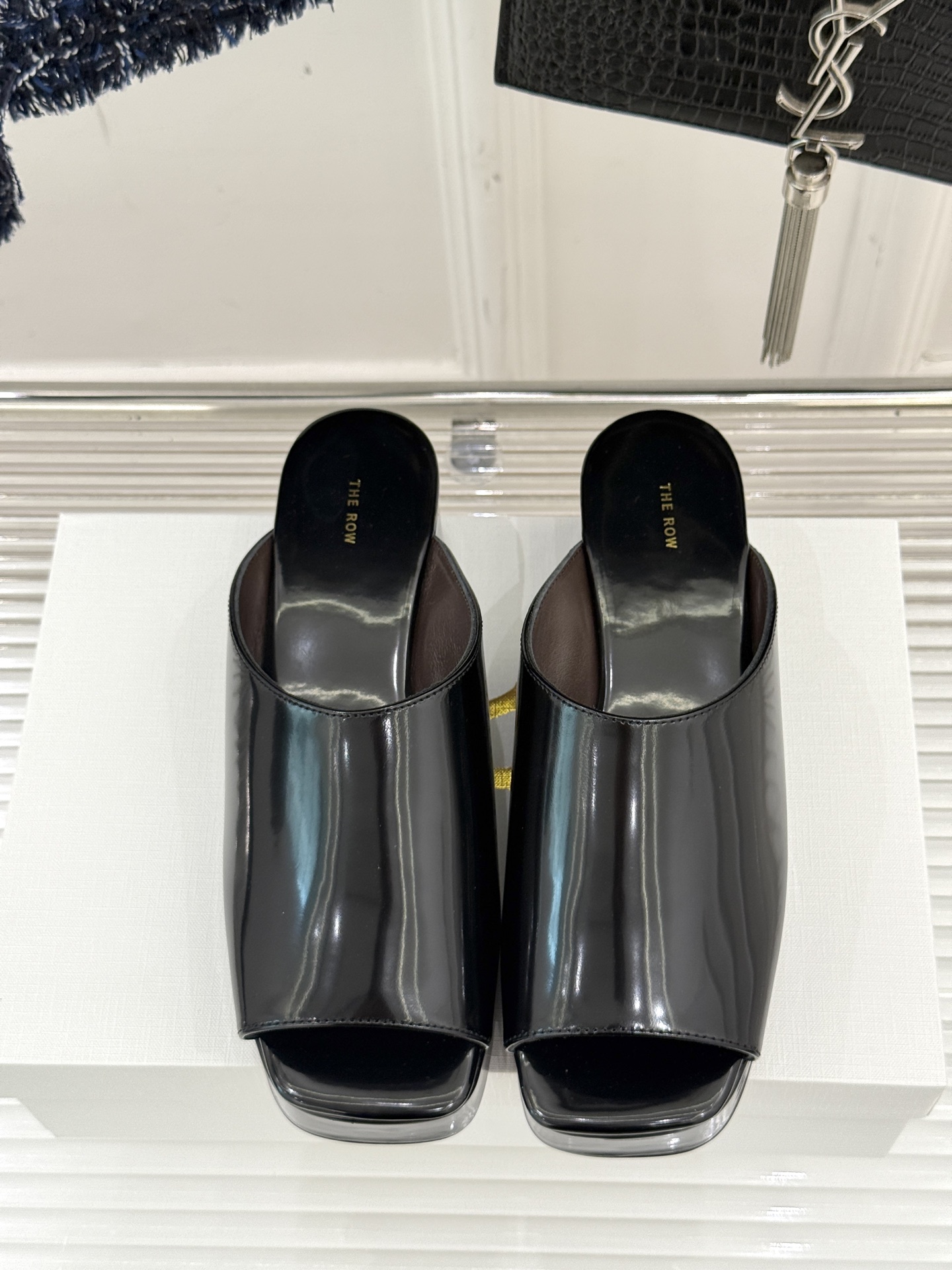 “Stylish Twilight Sandals with Sheep Skin, Customizable Size 35-40, Plant Price 624” - 图片 4