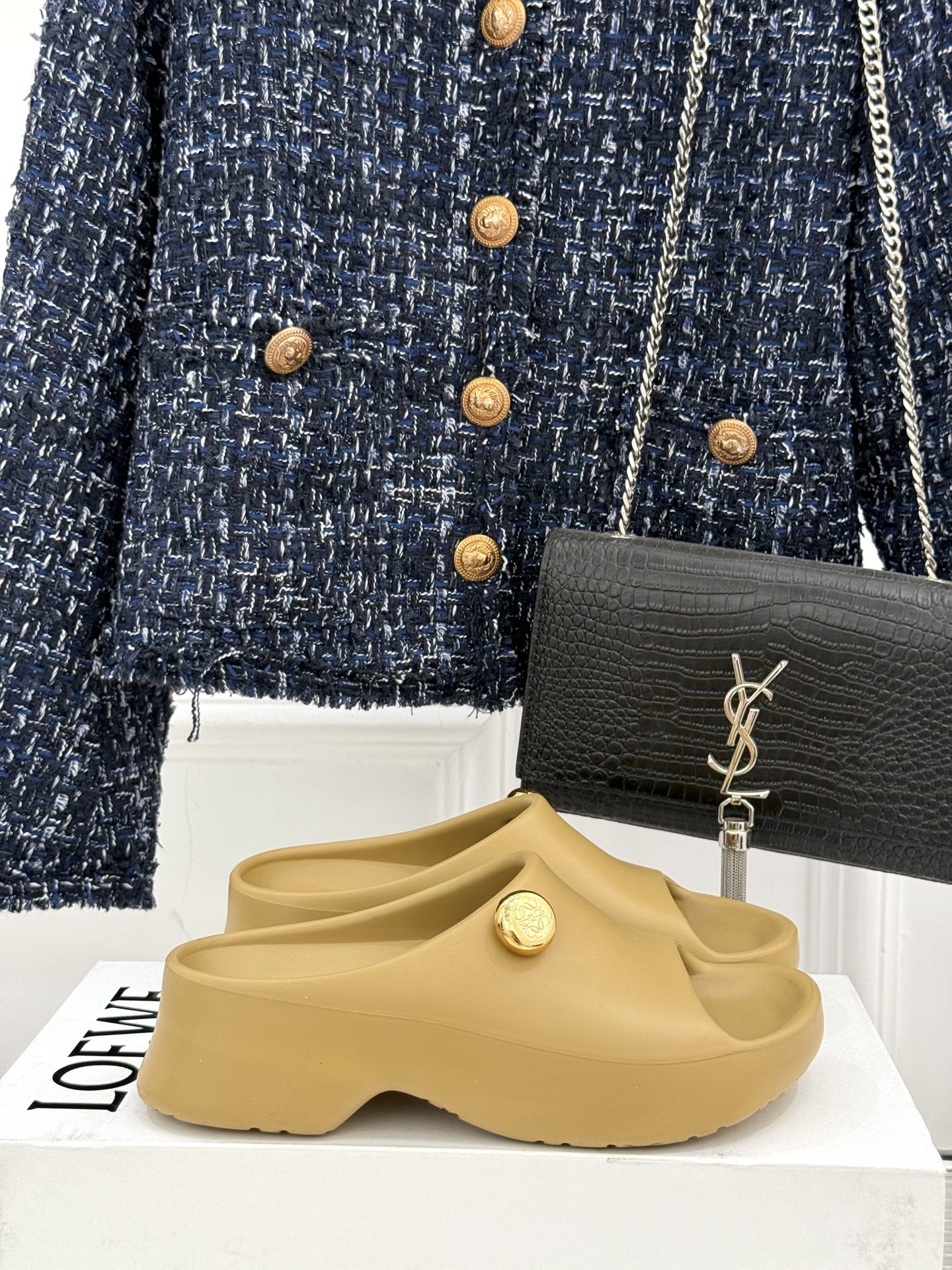 NO:392705,Loewe/Loewe 25s new product, bread thick-soled slippers, candy-colored 'macarons' chubby, so cute, light and not afraid of water, essential for summer beach vacations, original mold material zesi35-40, slippers, loewe, loewe, slippers19860909Loewe/罗意威25s新品 面包厚底拖鞋 duang duang ~的拖鞋 糖果色的“马卡龙” 胖乎乎的好可爱 轻便又不怕沾水 夏日海滩度假必备 原版模具材质 zesi35-40,拖鞋,loewe,loewe,slippers,Women's Shoes