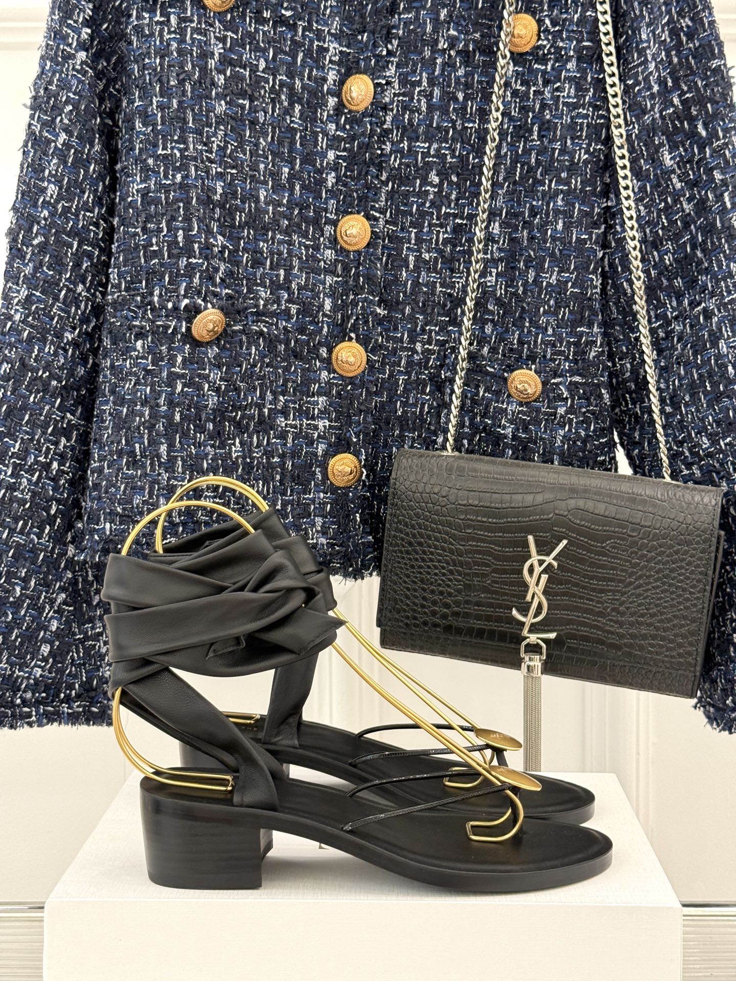 NO:392721,The Row25ss strap-clip sandals are the most worth buying in summer. Sandals with high-end aura. They are casual and free when paired with skirts and trousers. Daily vacations are essential!  The upper is made of original custom material, imported lambskin, imported Italian cowhide, Size35-39 (40/customized), split-toed shoes, sandals, skirts, cowhide, sheepskin19860909The Row25ss绑带夹脚凉鞋 夏天最值得入手的单品 自带高级气场的凉鞋 搭配裙装裤装率性洒脱 日常度假都是必不可少！ 鞋面采用原版定制材质 内里垫脚进口小羊皮 意大利进口牛皮大底 Size35-39（40/定制）,分趾鞋,sandals,skirts,cowhide,sheepskin,Women's Shoes