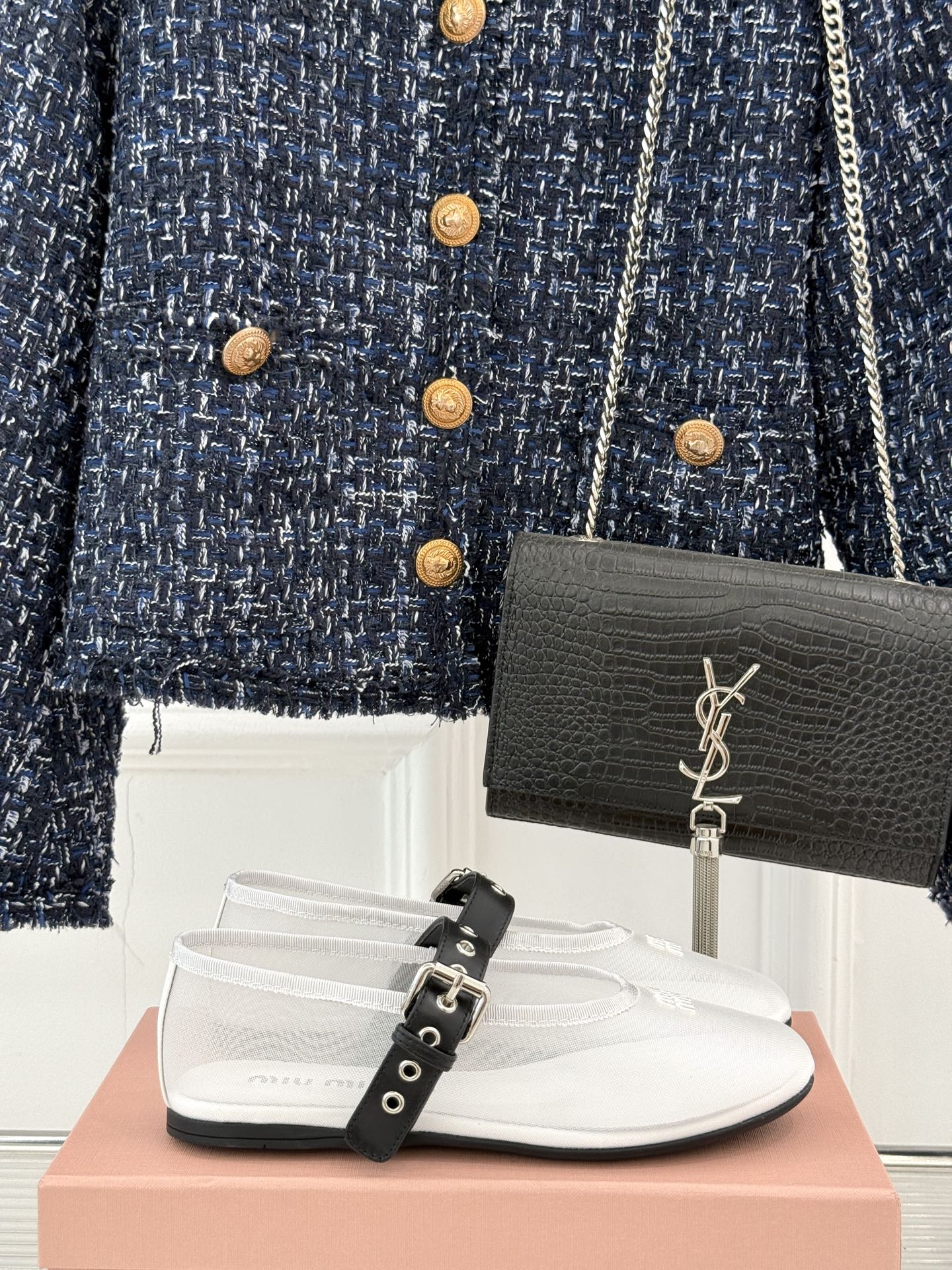 NO:403340,Miu Miu/Mu Miu 25s new product, mesh Mary Jane shoes. I really love the spring styles of this season!  The mesh is looming, sexy and sweet~ You can easily control shopping, dates, and commuting! Paired with skirts or jeans, it is full of fashion sense! The fabric is made of original custom material, the inner foot pads are all sheepskin imported Italian cowhide large sole size35-39 (customized on 40/41), Mary Jane, miumiu, mary jane, skirts, jeans, cowhide, sheepskin19860909Miu Miu/缪缪25s新品 网面玛丽珍鞋 这一季的春款真的太爱了！ 网面若隐若现 性感又不失甜美~ 逛街、约会、通勤都都能轻松驾驭! 搭配裙子或牛仔裤,时尚感爆棚! 面料采用原版定制材质 内里垫脚均为羊皮 意大利进口牛皮大底 size35-39（40/41定制）,玛丽珍,miumiu,mary jane,skirts,jeans,cowhide,sheepskin,Women's Shoes