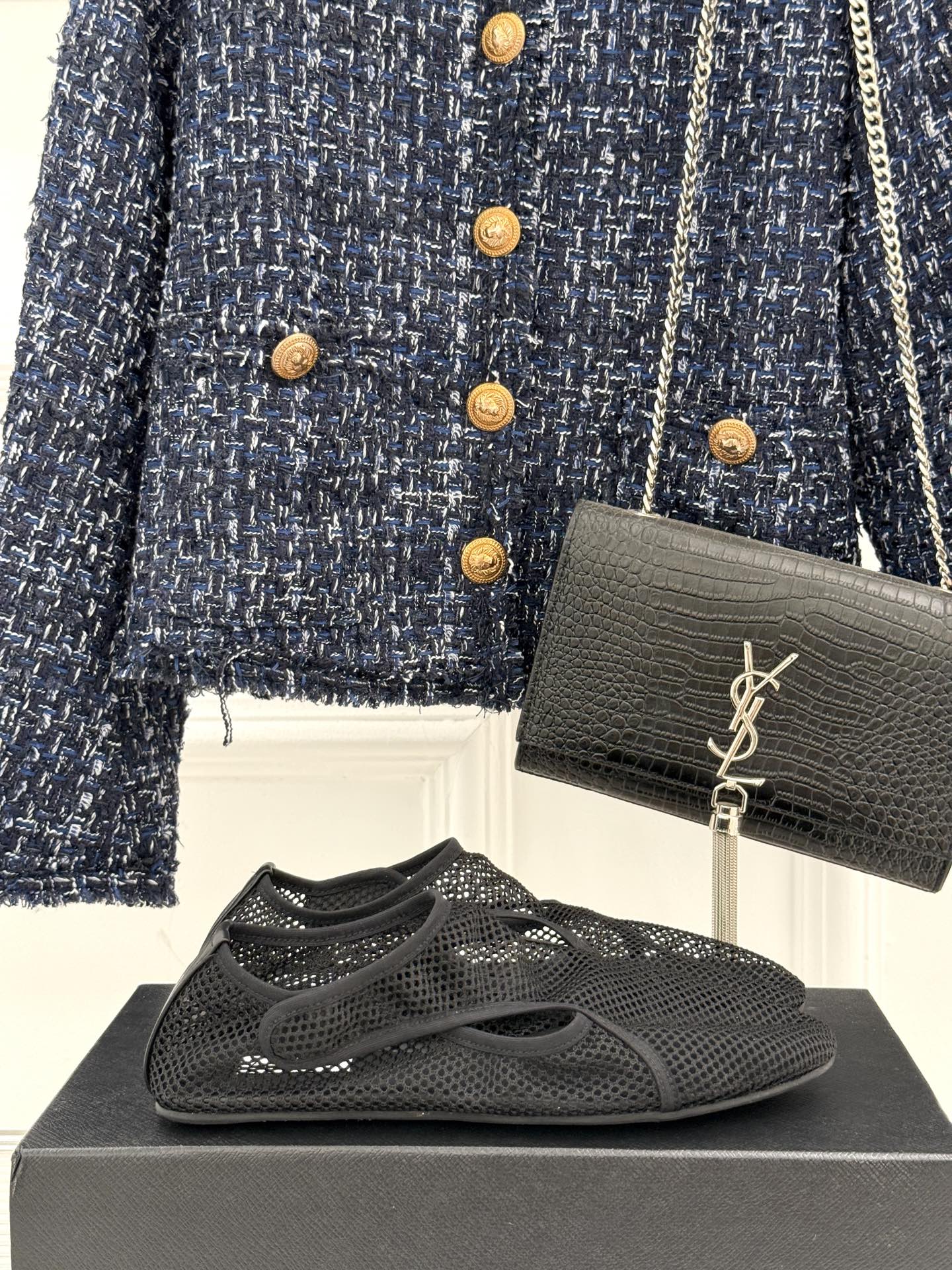 NO:384848,ALAIA｜Alaia's classic retro mesh shoes, full of girlish style, modern and retro flavor, very simple and atmospheric. Whether it is a skirt, dress or jeans, it can be the finishing touch!   Go material, custom imported mesh material, tiptoe imported sheepskin, original mold opening custom rubber outsole, size 35-39 (customized by 40/41/42), single shoes, alaia, skirts, jeans, sheepskin19860909ALAIA｜阿莱亚经典复古网面单鞋 满满的少女风 既摩登又复古的味道 非常的简约大气 不管是半身裙 连衣裙还是牛仔裤 它都能成为点睛之笔！  Go 材质 鞋面定制进口网面材质 内里踮脚进口羊皮 原版开模定制橡胶大底 码数35-39（40/41/42定制）,单鞋,alaia,skirts,jeans,sheepskin,Women's Shoes