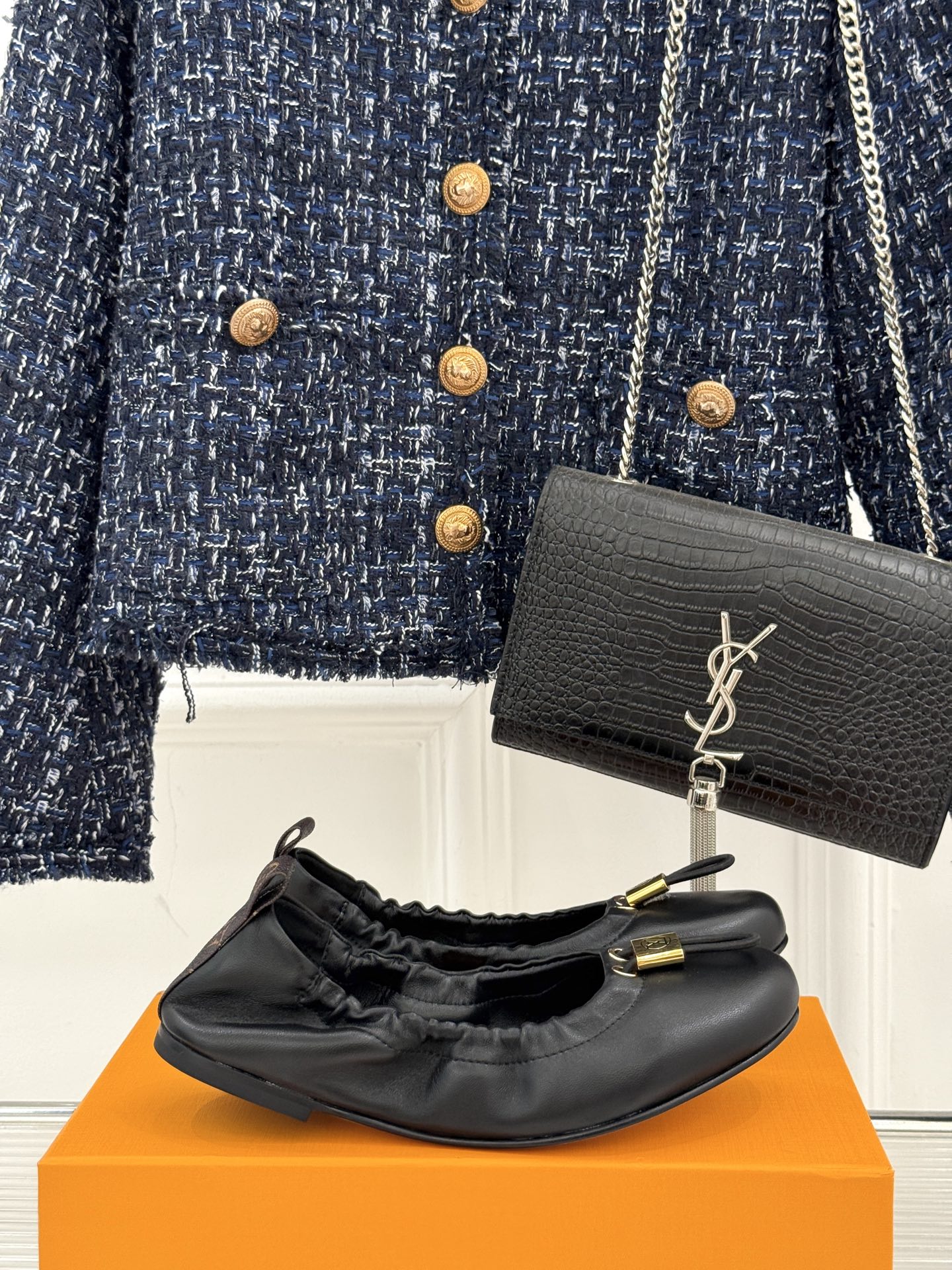 NO:384012,The new ballet shoes of the donkey family, elegant temperament, romantic and casual Italian style, the last shape can perfectly fit the feet. It has the comfort and versatility of small white shoes, and it can be as elegant as high heels. Fashionable bloggers are competing to wear it! The upper is made of original custom material, tiptoe mixed-bred sheepskin in the inner part Original open-model genuine leather sole Size 35-39 [40/41 customization], ballet shoes, louis vuitton, louis vuitton, high heels, sheepskin, Leather soles19860909驴家新品芭蕾舞鞋 气质优雅 烂漫又随性的意式风情 楦型能完美贴合双脚 它既拥有小白鞋的舒适百搭 又能像高跟鞋一样优雅百变 时髦精博主们都在争着穿! 鞋面采用原版定制材质 内里踮脚混种羊皮 原版开模真皮大底 尺码35-39 [40/41定制],芭蕾舞鞋,louis vuitton,louis vuitton,high heels,sheepskin,Leather soles,Women's Shoes