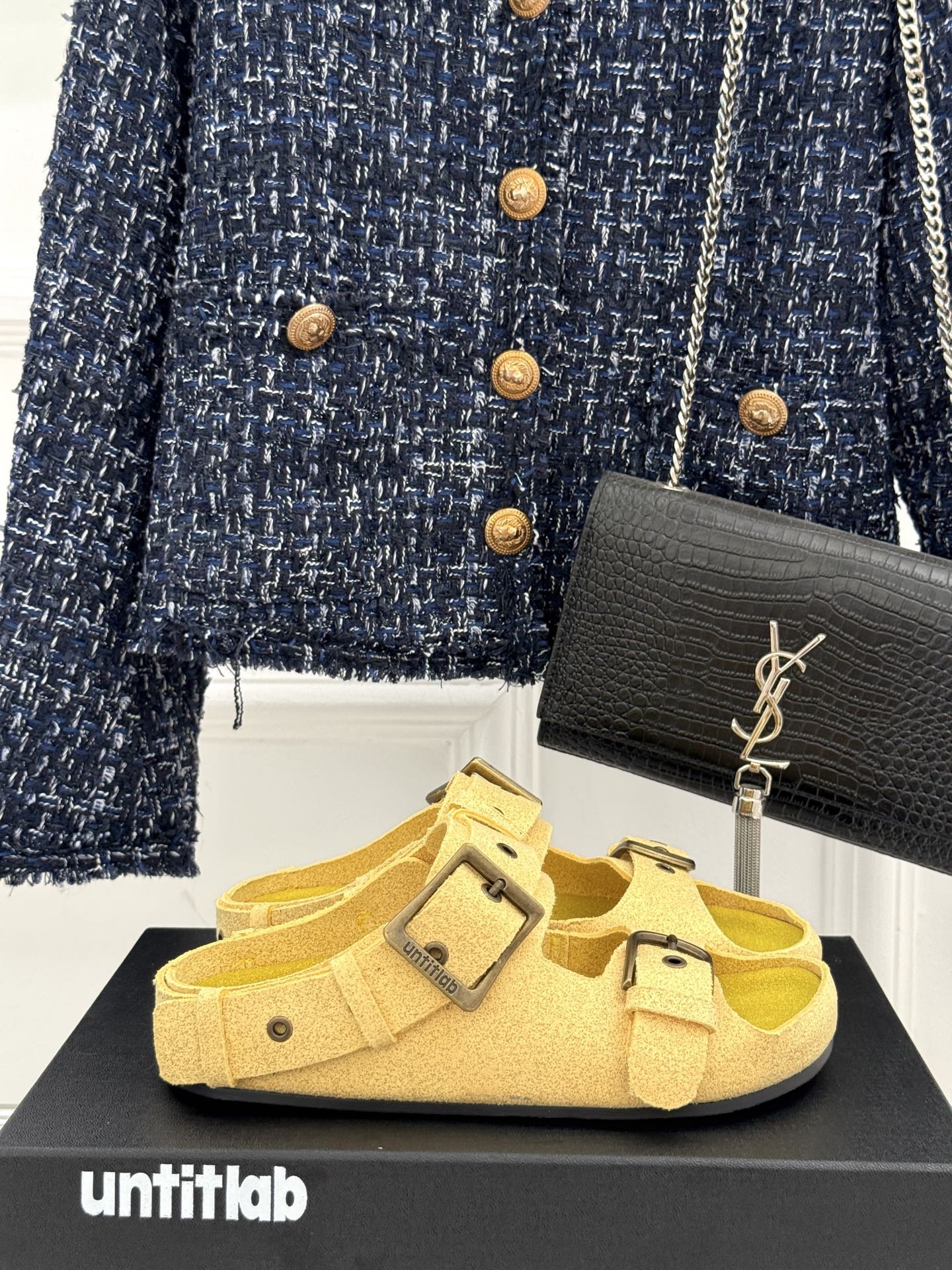 NO:403306,Ultrasuede| untitlab co-branded 25WF new spring and summer couple's Birkenstock slippers sandals. Go out casually and get 'stylish'. Birkenstock shoes are 'stylish'. Push in with one foot to enjoy the lazy and relaxed feeling. The materials are comfortable and environmentally friendly. Fashionable and practical. It is also good to wear with colorful socks in spring and autumn!  The fabric is made of imported beef velvet, the inner lining is imported lambskin, original mold opening custom anti-slip sole size35-45 (customized for women 40/41 men 45), slippers, sandals, slippers, sheepskin, socks19860909Ultrasuede| untitlab联名款25WF 春夏新品情侣款勃肯鞋拖凉鞋 随性出街 有勃肯鞋就“型”. 一脚蹬入 畅享慵懒松弛感 材料舒适环保 时髦又实穿 春秋搭配彩色袜子也不错！ 面料采用进口牛反绒 内里采用进口小羊皮 原版开模定制防滑大底 size35-45（女40/41男45定制）,拖鞋,sandals,slippers,sheepskin,socks,Women's Shoes