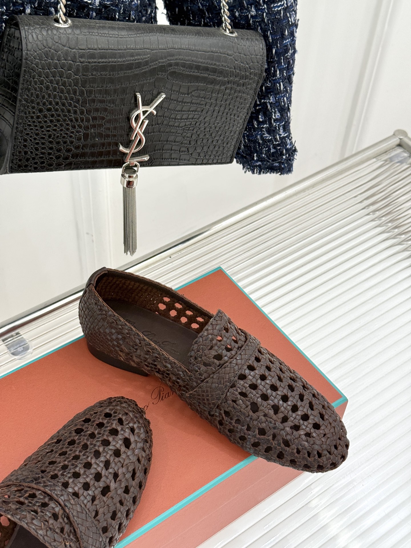 
Loro Piana 25WF编织乐福鞋
LP是意大利顶级奢侈品牌
品牌注重传统工艺与现代设计的结合
