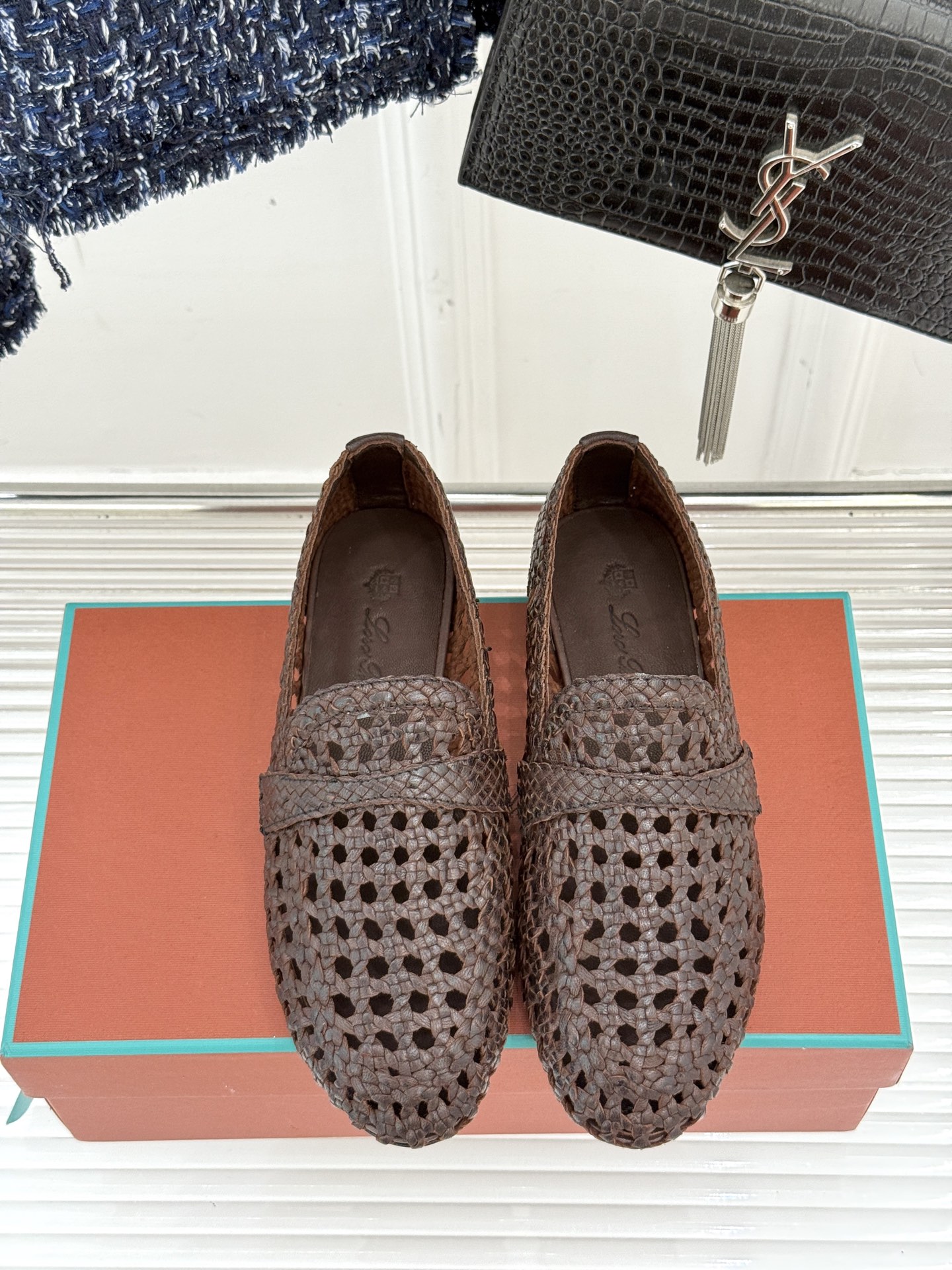 
Loro Piana 25WF编织乐福鞋
LP是意大利顶级奢侈品牌
品牌注重传统工艺与现代设计的结合
