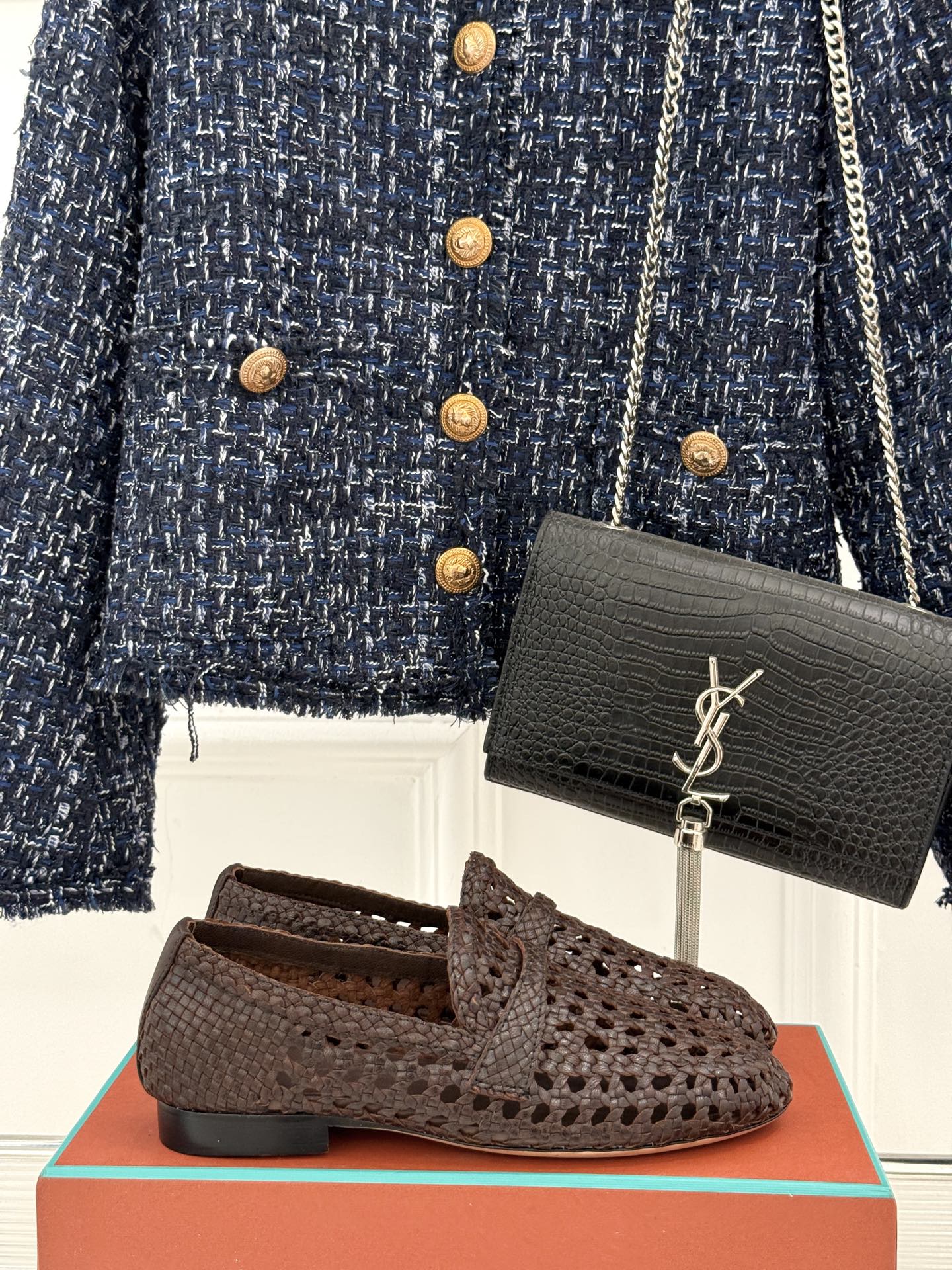 
Loro Piana 25WF编织乐福鞋
LP是意大利顶级奢侈品牌
品牌注重传统工艺与现代设计的结合
