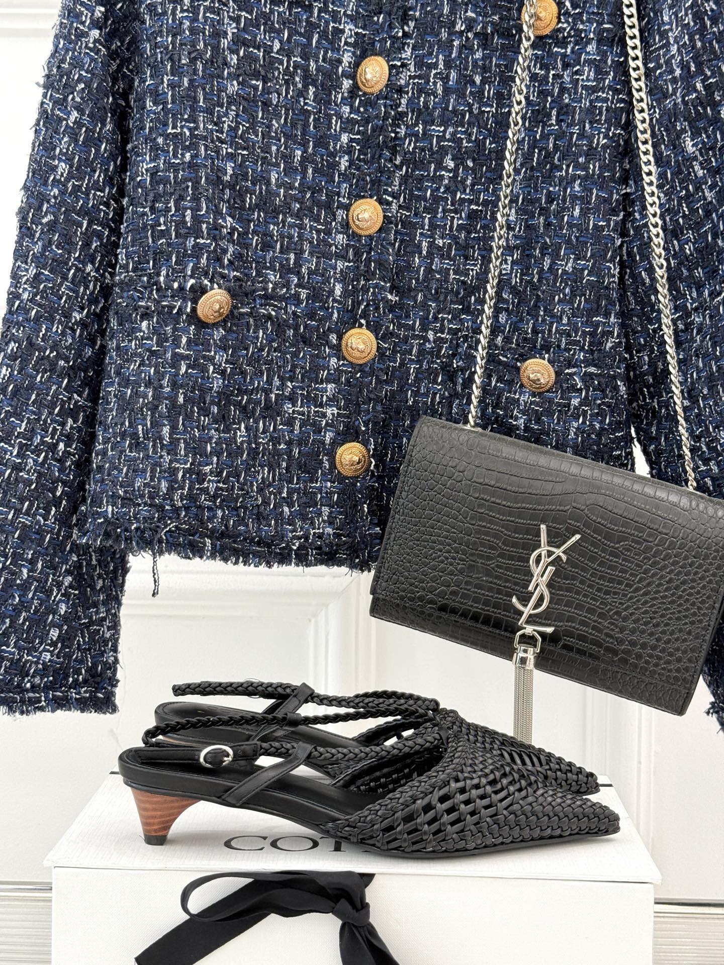 NO:403326,Cotemp 55ss Spring and Summer New Cat Heels Braided Sandals!  I admire the designer's design this season. A pair of single shoes with the words 'fashionable' can be literary and fashionable. The dressing rate is too high. Hollow knitted design. The entire upper is hand-woven. It looks very high-end and expensive. This is a real handmade shoe. The concave shape must have a sense of equipment!  The fabric is made of original custom-made hand-woven. The inner foot pads are mixed-bred sheepskin. Italian imported cowhide outsole size35-39 (customized by 40/41), sandals, sandals, cowhide, sheepskin19860909Cotemp 55ss春夏新品猫跟 编织凉鞋！ 太佩服设计师这一季的计设了 一双刻着时髦两字的单鞋 可文艺可时髦 穿搭率实在太高了 镂空编织设计 整个鞋面全工手编织 一看就很高级很贵 这款可谓真是正的手工鞋 凹型造必备设感计十足！ 面料采用原版定制手工编织 内里垫脚均为混种羊皮 意大利进口牛皮大底 size35-39（40/41定制）,凉鞋,sandals,cowhide,sheepskin,Women's Shoes