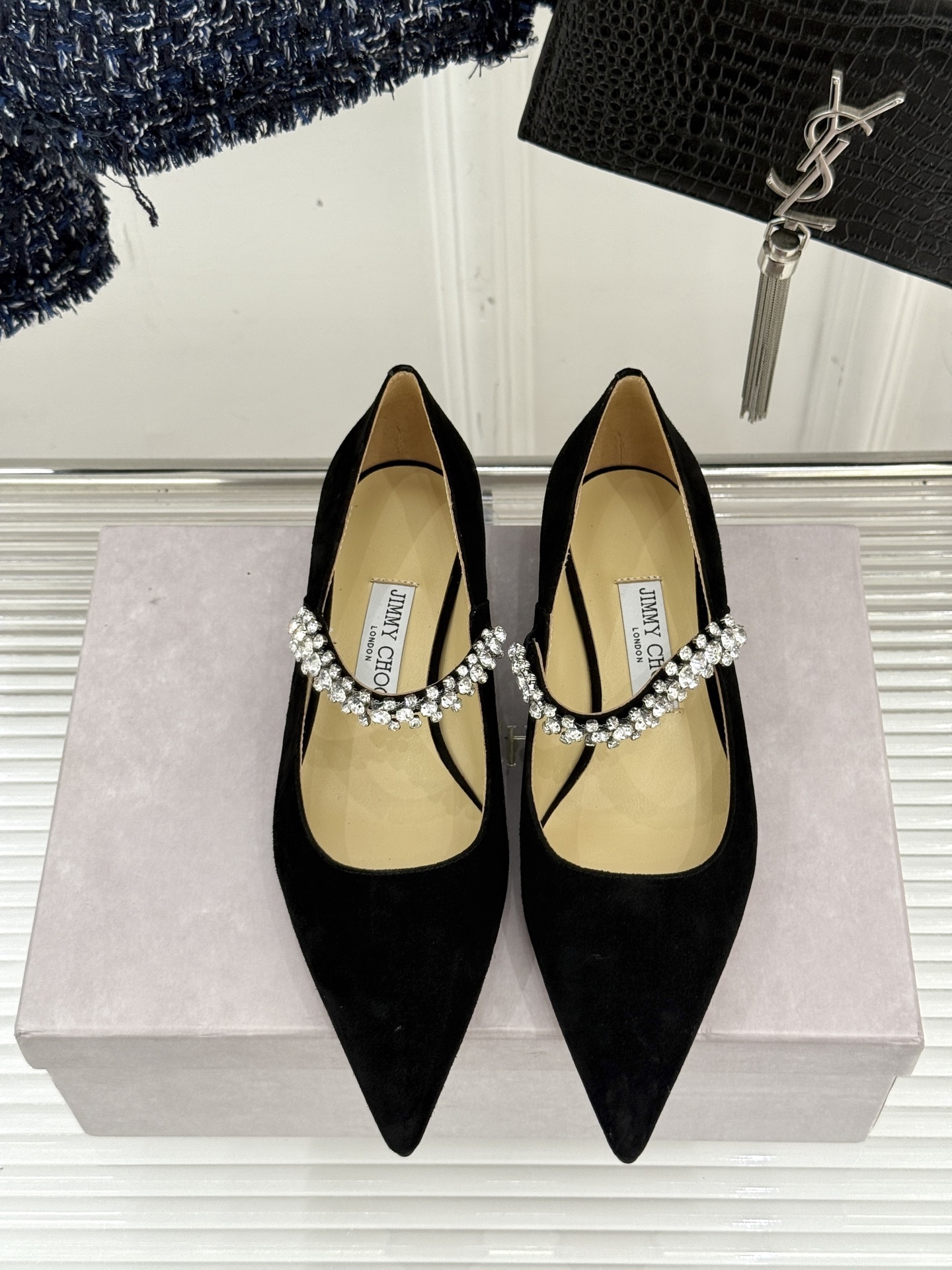 Jimmy Choo|周仰杰经典一字钻带玛丽珍鞋🔥
你衣柜里裙子最好的伴侣,相信我就佩服JC家的高