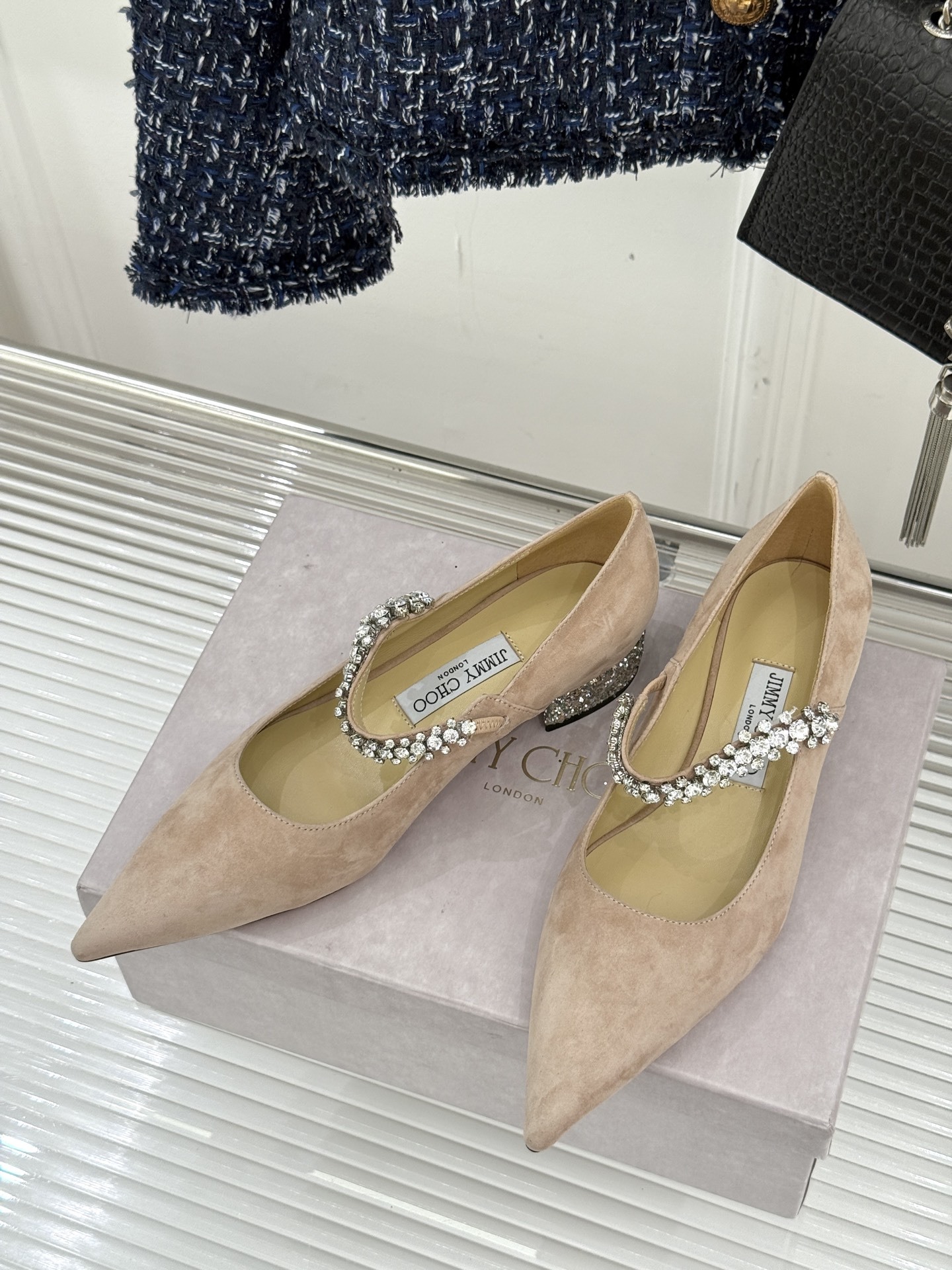 Jimmy Choo|周仰杰经典一字钻带玛丽珍鞋🔥
你衣柜里裙子最好的伴侣,相信我就佩服JC家的高