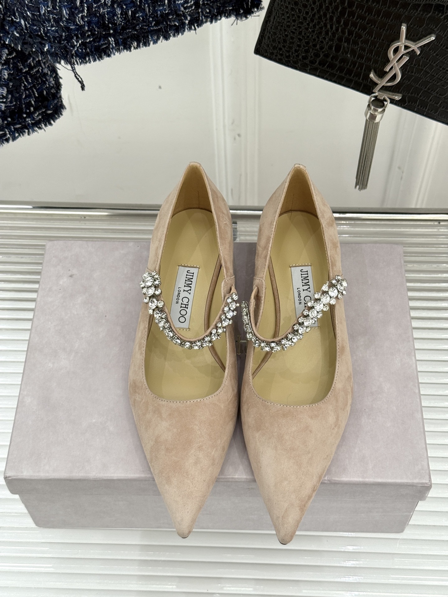 Jimmy Choo|周仰杰经典一字钻带玛丽珍鞋🔥
你衣柜里裙子最好的伴侣,相信我就佩服JC家的高