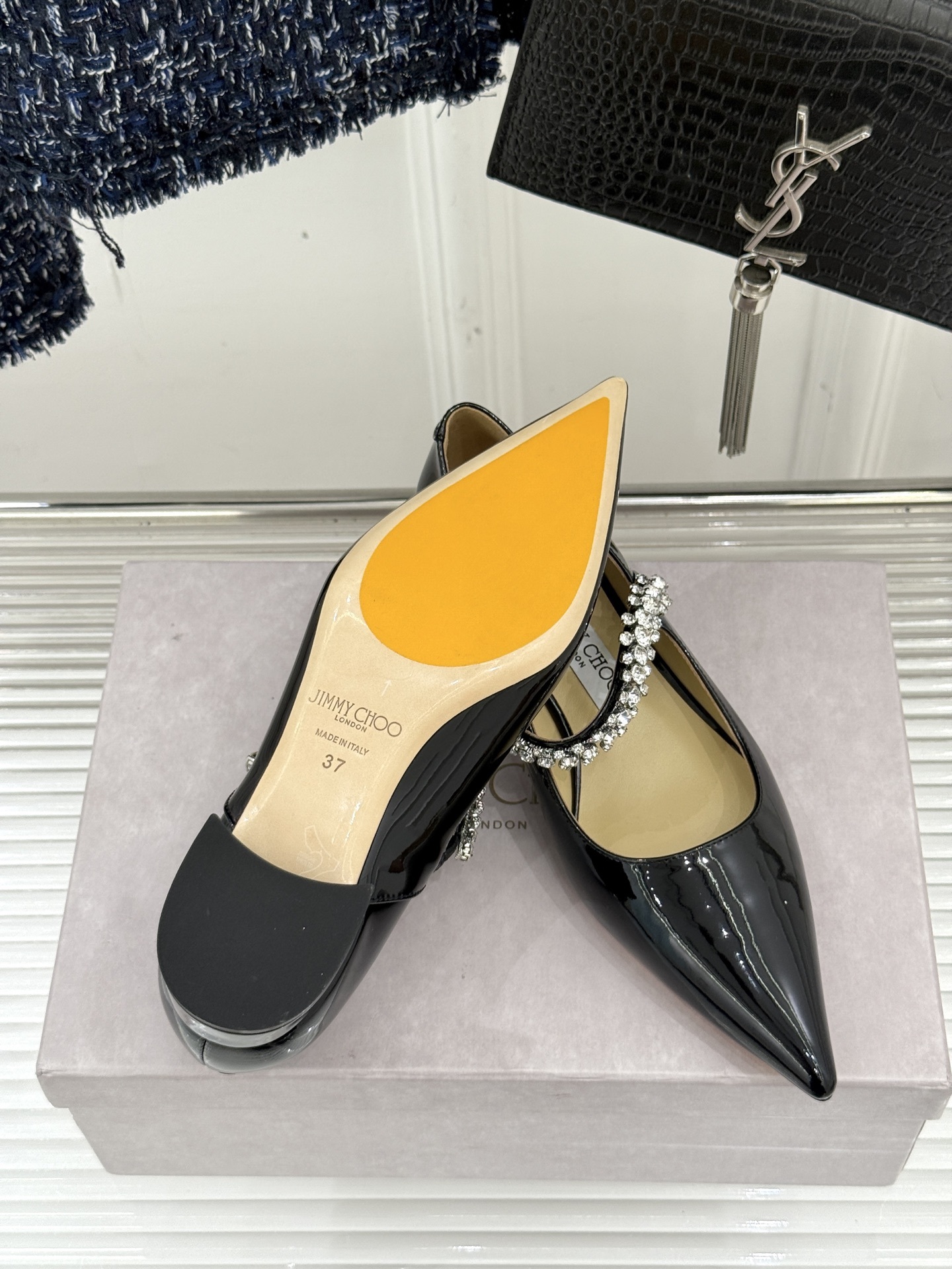 Jimmy Choo|周仰杰经典一字钻带玛丽珍鞋🔥
你衣柜里裙子最好的伴侣,相信我就佩服JC家的高