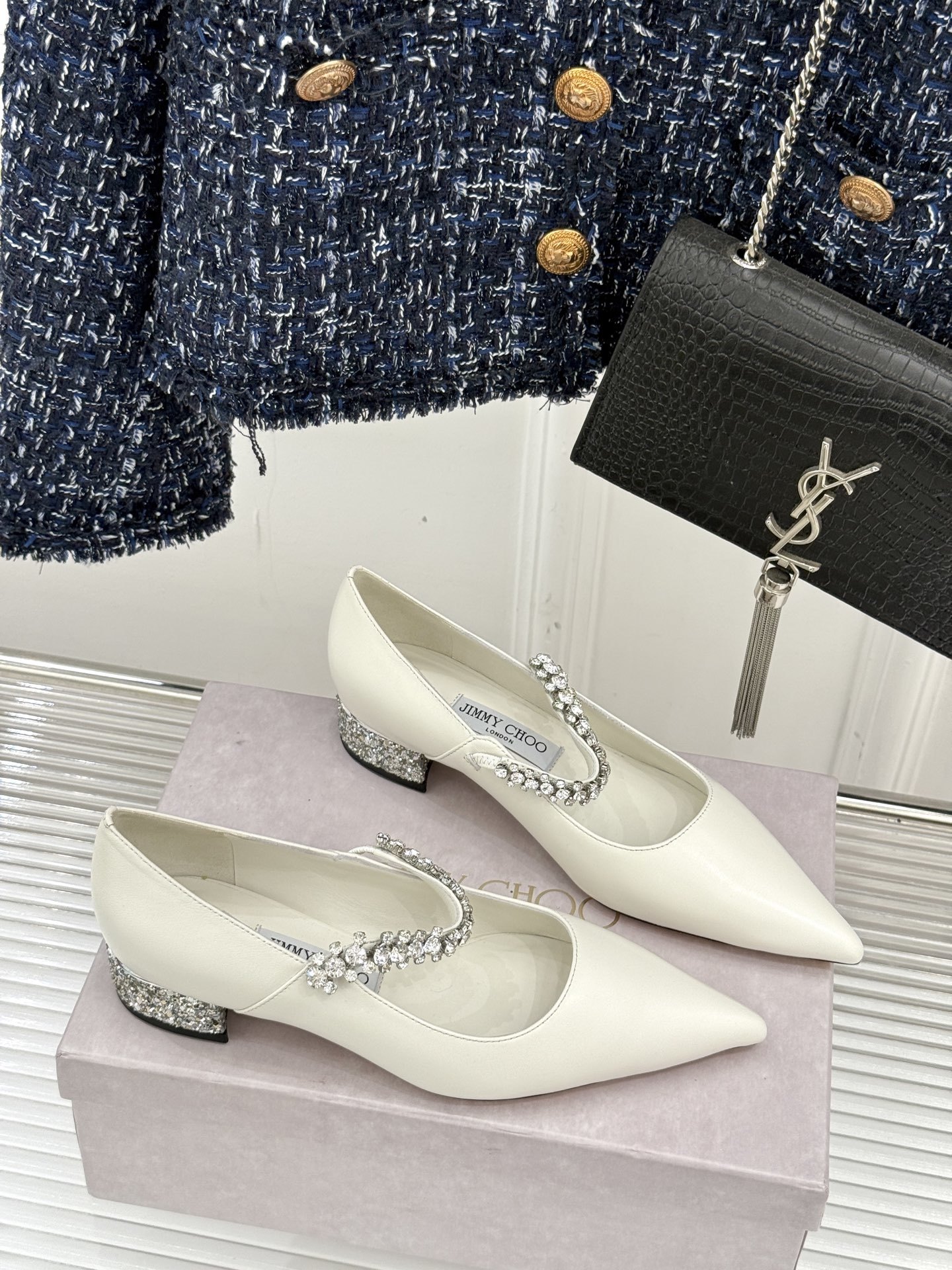 Jimmy Choo|周仰杰经典一字钻带玛丽珍鞋🔥
你衣柜里裙子最好的伴侣,相信我就佩服JC家的高