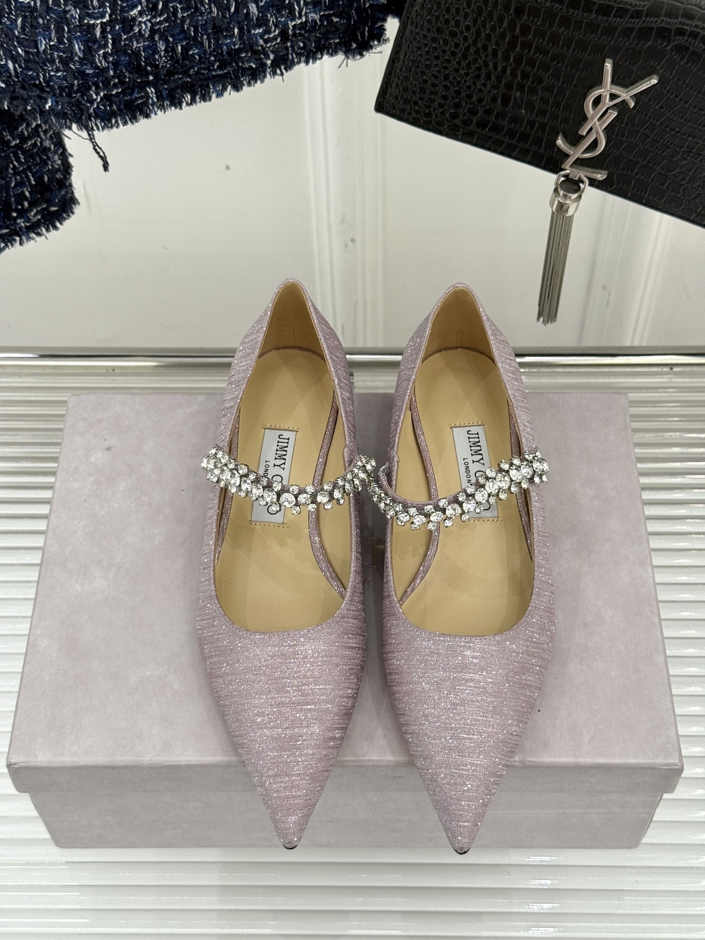 Jimmy Choo|周仰杰经典一字钻带玛丽珍鞋🔥
你衣柜里裙子最好的伴侣,相信我就佩服JC家的高