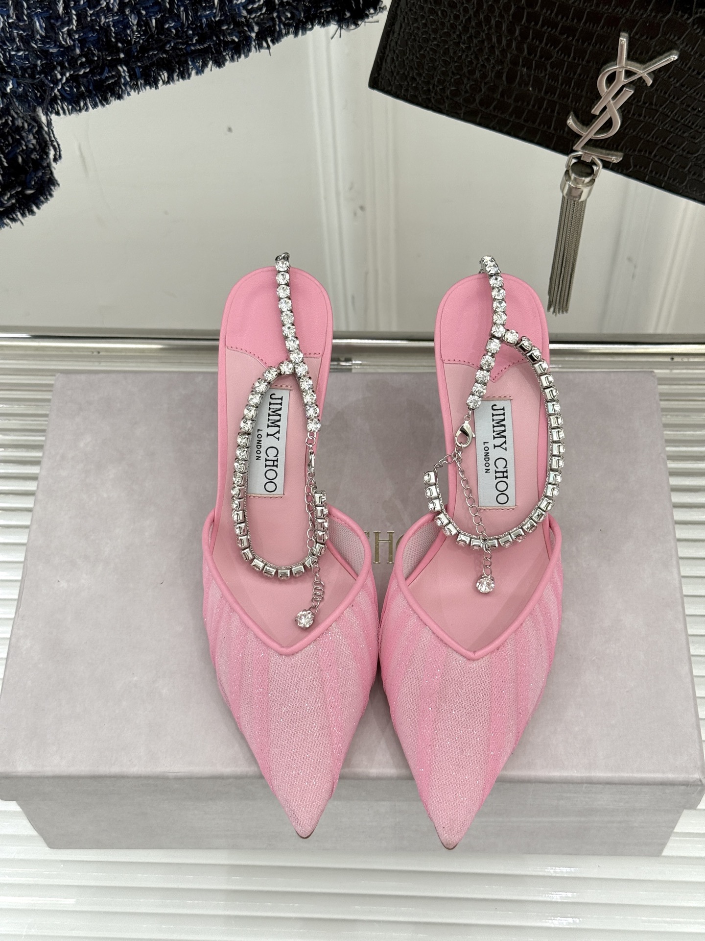 
Jimmy Choo｜周仰杰经典水钻链条高跟鞋
我们家JC一如既往品质优越 低调不失华丽 
性感又不显