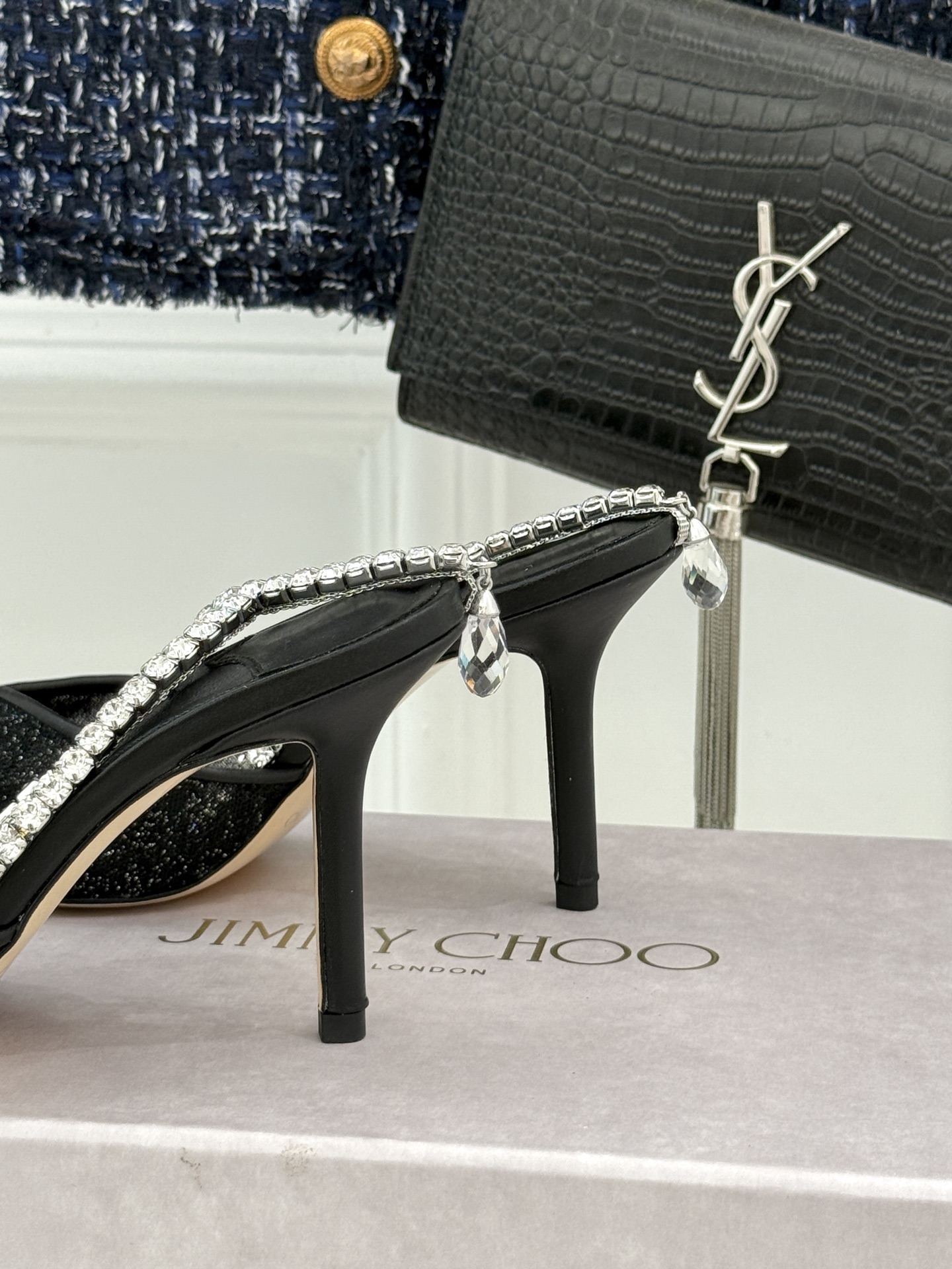 
Jimmy Choo｜周仰杰经典水钻链条高跟鞋
我们家JC一如既往品质优越 低调不失华丽 
性感又不显
