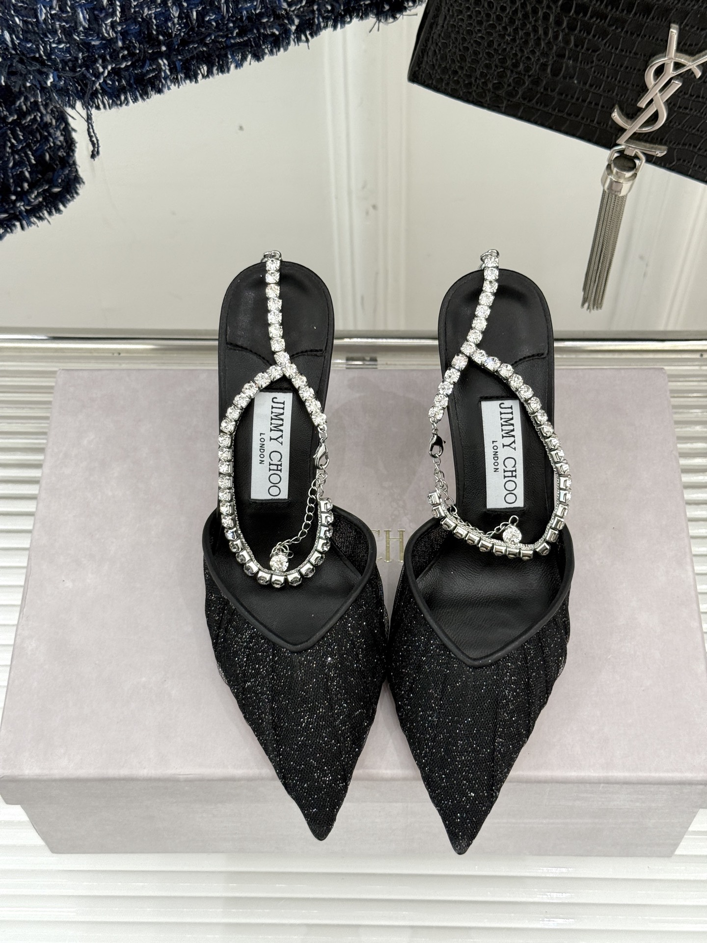 
Jimmy Choo｜周仰杰经典水钻链条高跟鞋
我们家JC一如既往品质优越 低调不失华丽 
性感又不显
