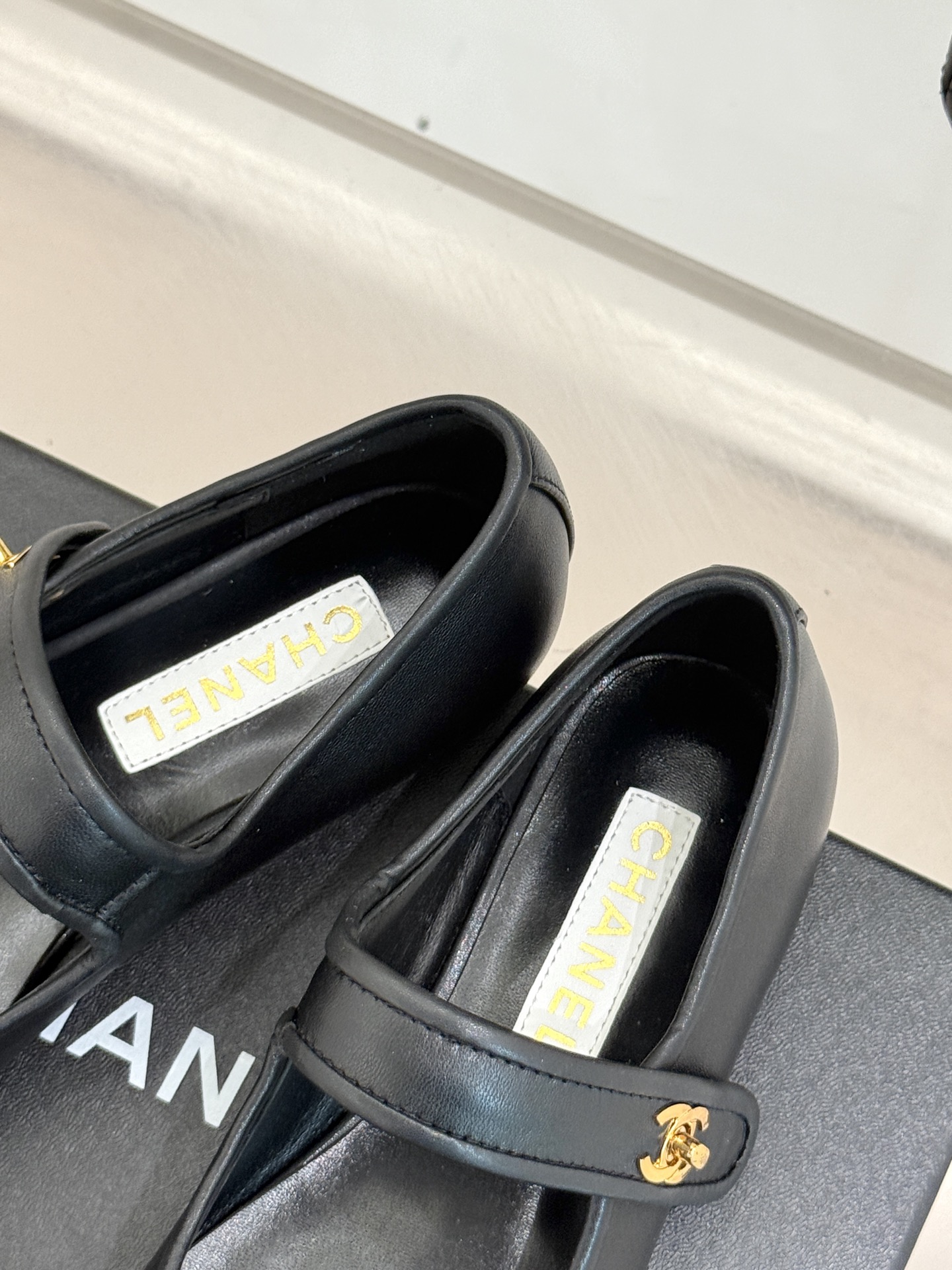 CHANE*｜小香经典春夏新品
网纱玛丽珍鞋
这一季的春款真的太爱了！
网面若隐若现 性感又不失甜美~ 