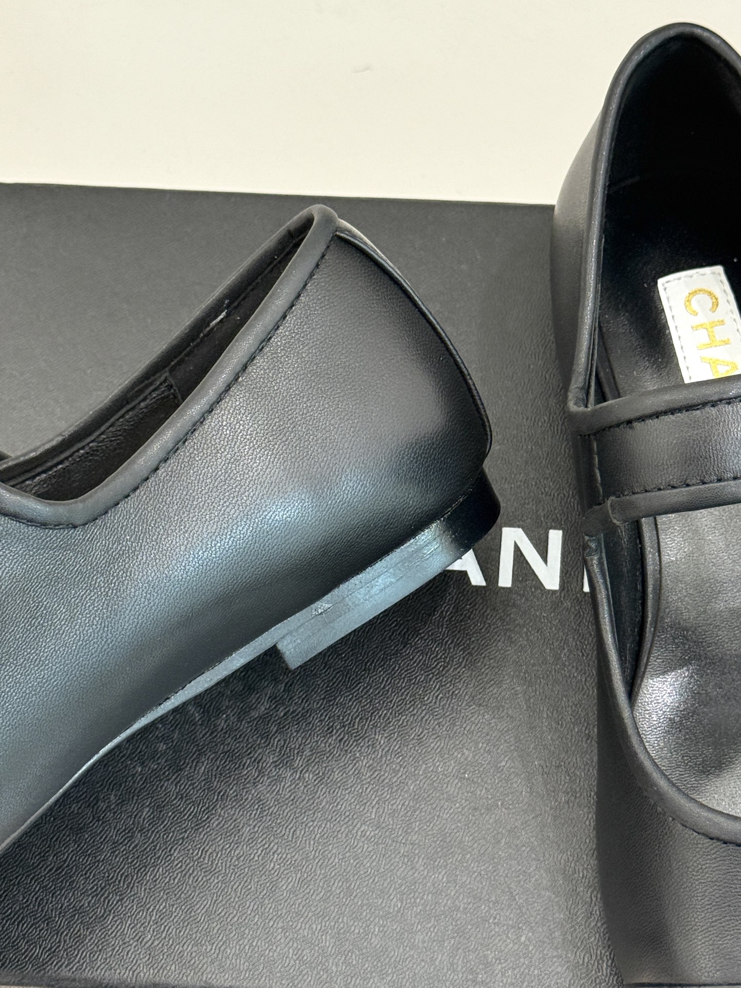 CHANE*｜小香经典春夏新品
网纱玛丽珍鞋
这一季的春款真的太爱了！
网面若隐若现 性感又不失甜美~ 