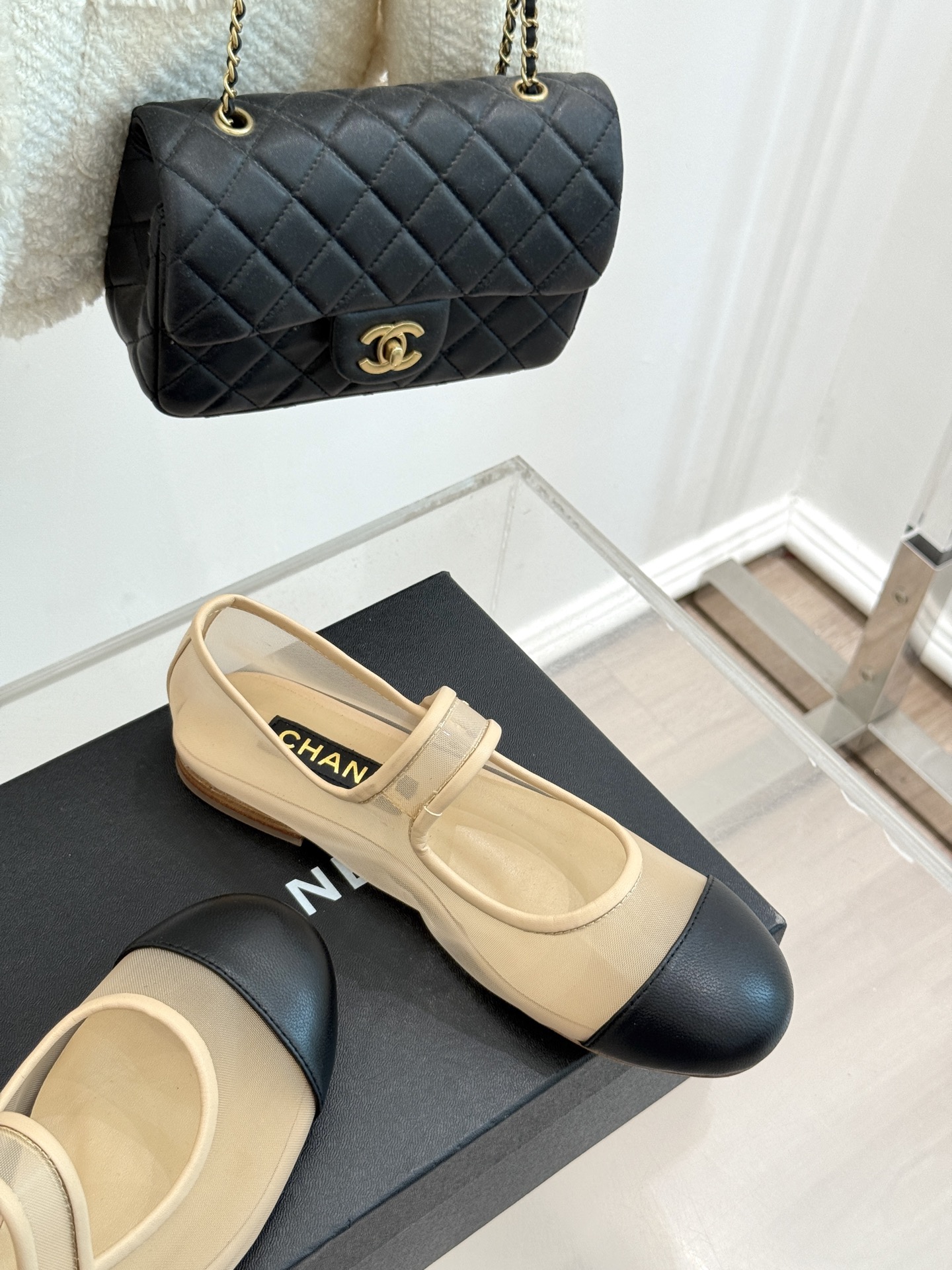 CHANE*｜小香经典春夏新品
网纱玛丽珍鞋
这一季的春款真的太爱了！
网面若隐若现 性感又不失甜美~ 
