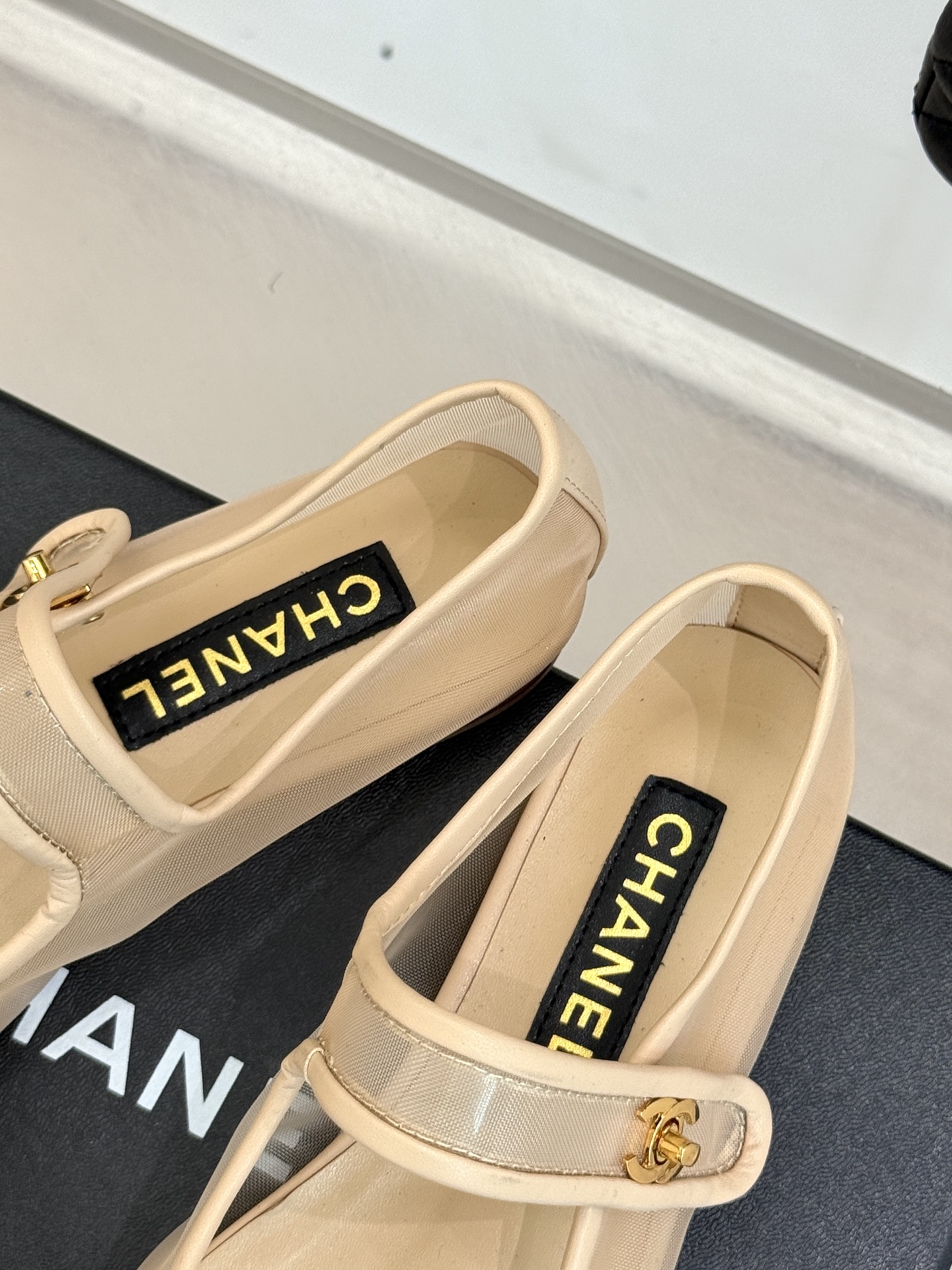CHANE*｜小香经典春夏新品
网纱玛丽珍鞋
这一季的春款真的太爱了！
网面若隐若现 性感又不失甜美~ 