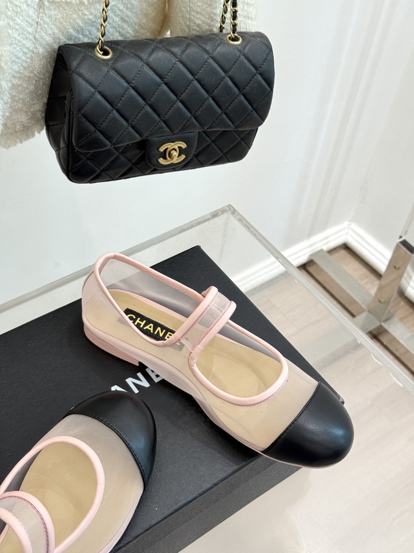 CHANE*｜小香经典春夏新品
网纱玛丽珍鞋
这一季的春款真的太爱了！
网面若隐若现 性感又不失甜美~ 
