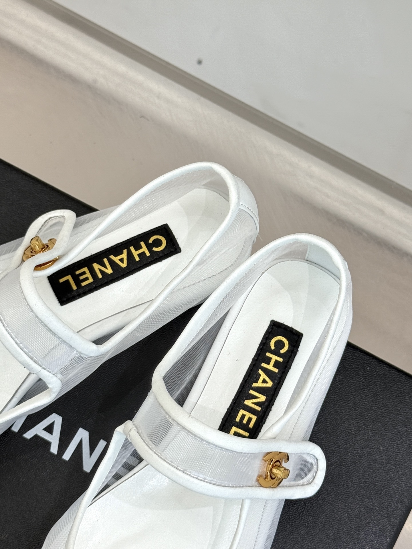 CHANE*｜小香经典春夏新品
网纱玛丽珍鞋
这一季的春款真的太爱了！
网面若隐若现 性感又不失甜美~ 
