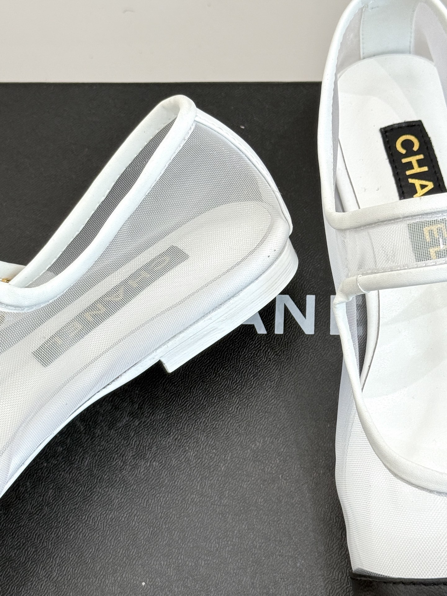 CHANE*｜小香经典春夏新品
网纱玛丽珍鞋
这一季的春款真的太爱了！
网面若隐若现 性感又不失甜美~ 