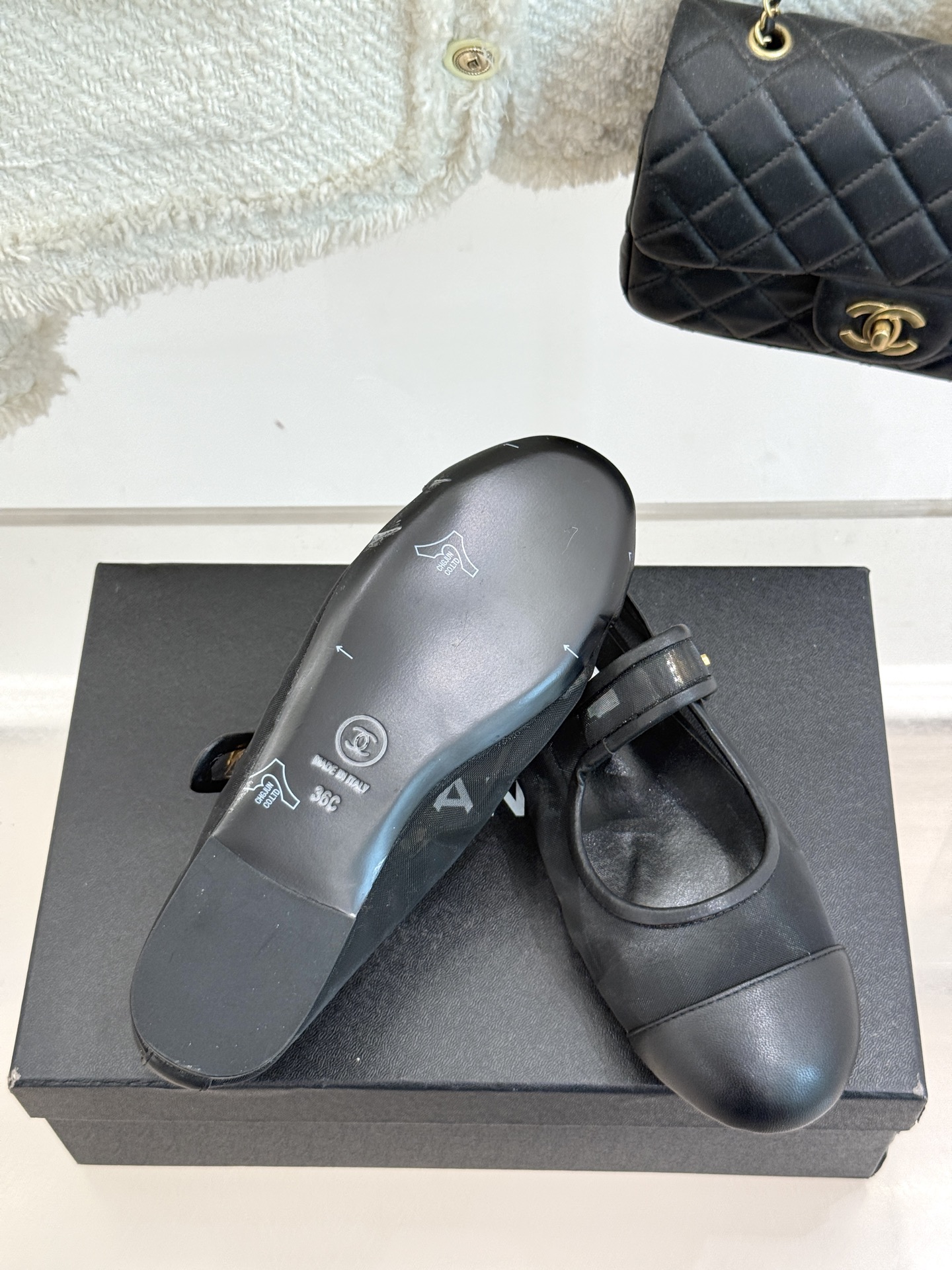 CHANE*｜小香经典春夏新品
网纱玛丽珍鞋
这一季的春款真的太爱了！
网面若隐若现 性感又不失甜美~ 