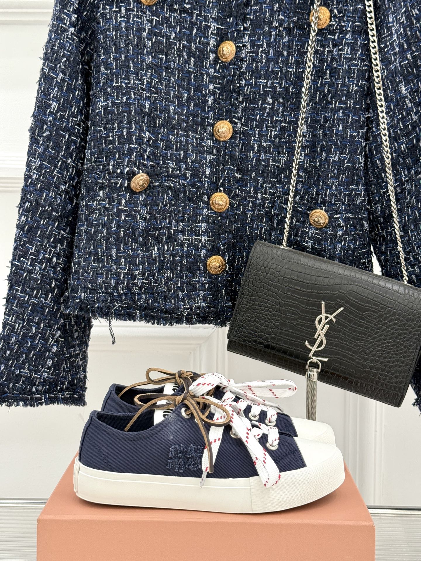 
Miu Miu/缪缪25ss秀场新品
时尚休闲帆布鞋小白鞋🆕
双鞋带设计独特风格 
上脚一如既往的舒服