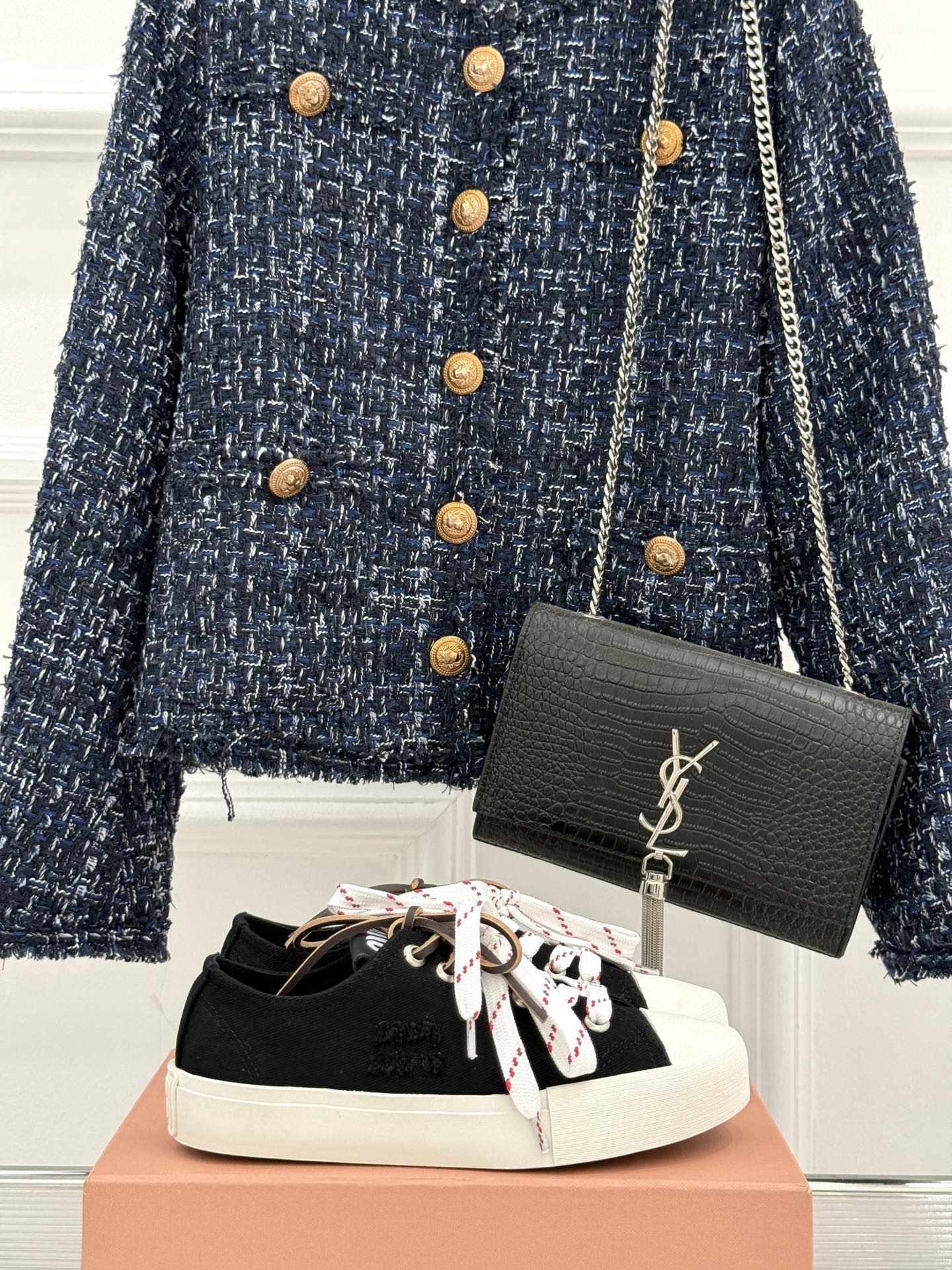 
Miu Miu/缪缪25ss秀场新品
时尚休闲帆布鞋小白鞋🆕
双鞋带设计独特风格 
上脚一如既往的舒服