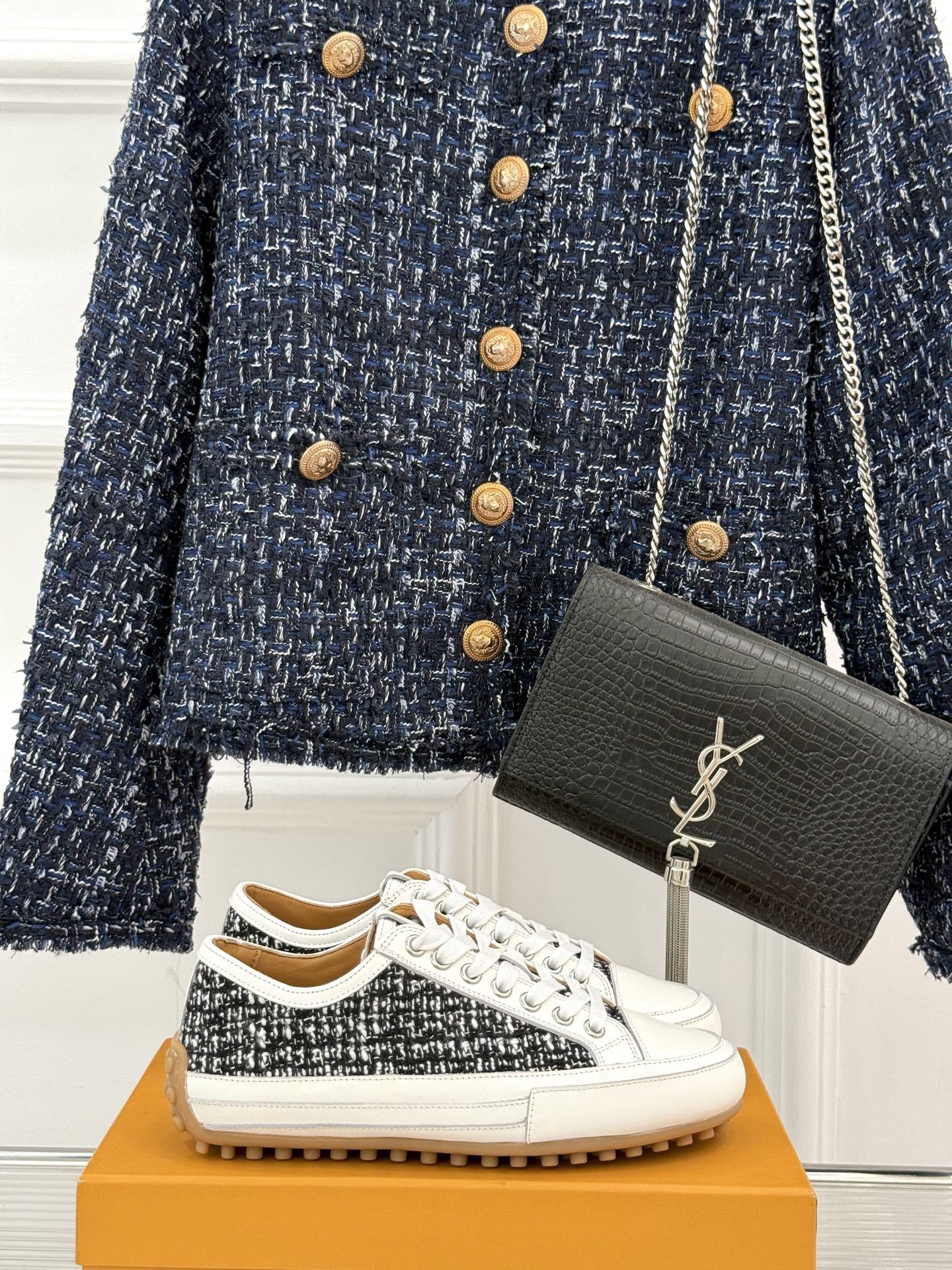 TOD'S 25WF新品豆豆小白鞋
在春天这个充满诗意与浪漫的季节
当我第一次看到这双鞋就爱惨了
就被