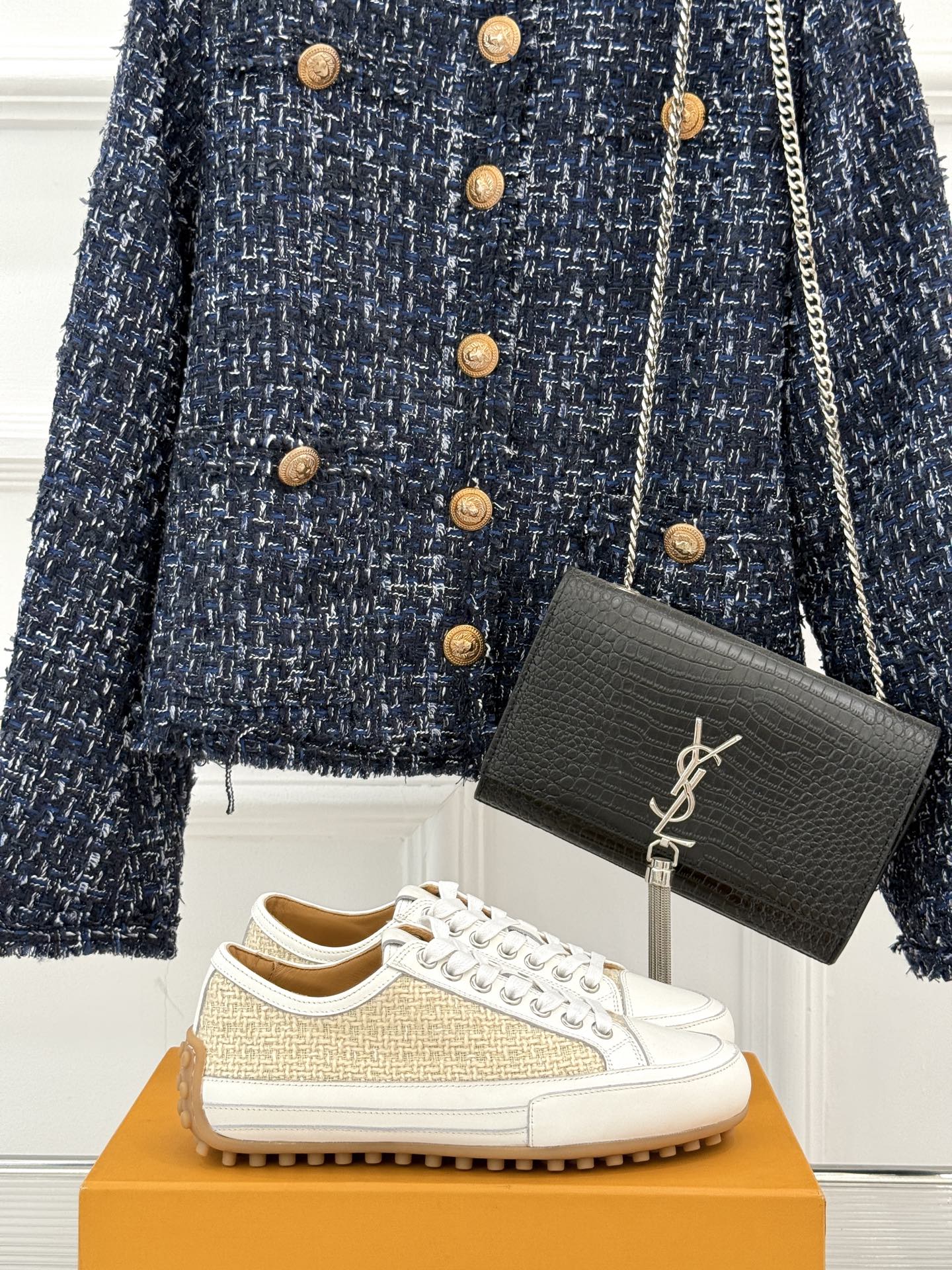 
TOD'S 25WF新品豆豆小白鞋
在春天这个充满诗意与浪漫的季节
当我第一次看到这双鞋就爱惨了
就被
