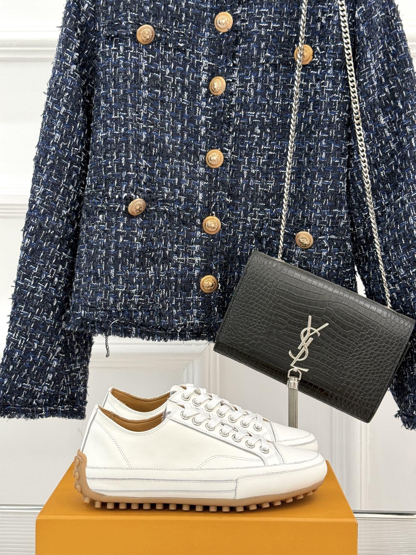 TOD'S 25WF新品豆豆小白鞋
在春天这个充满诗意与浪漫的季节
当我第一次看到这双鞋就爱惨了
就被