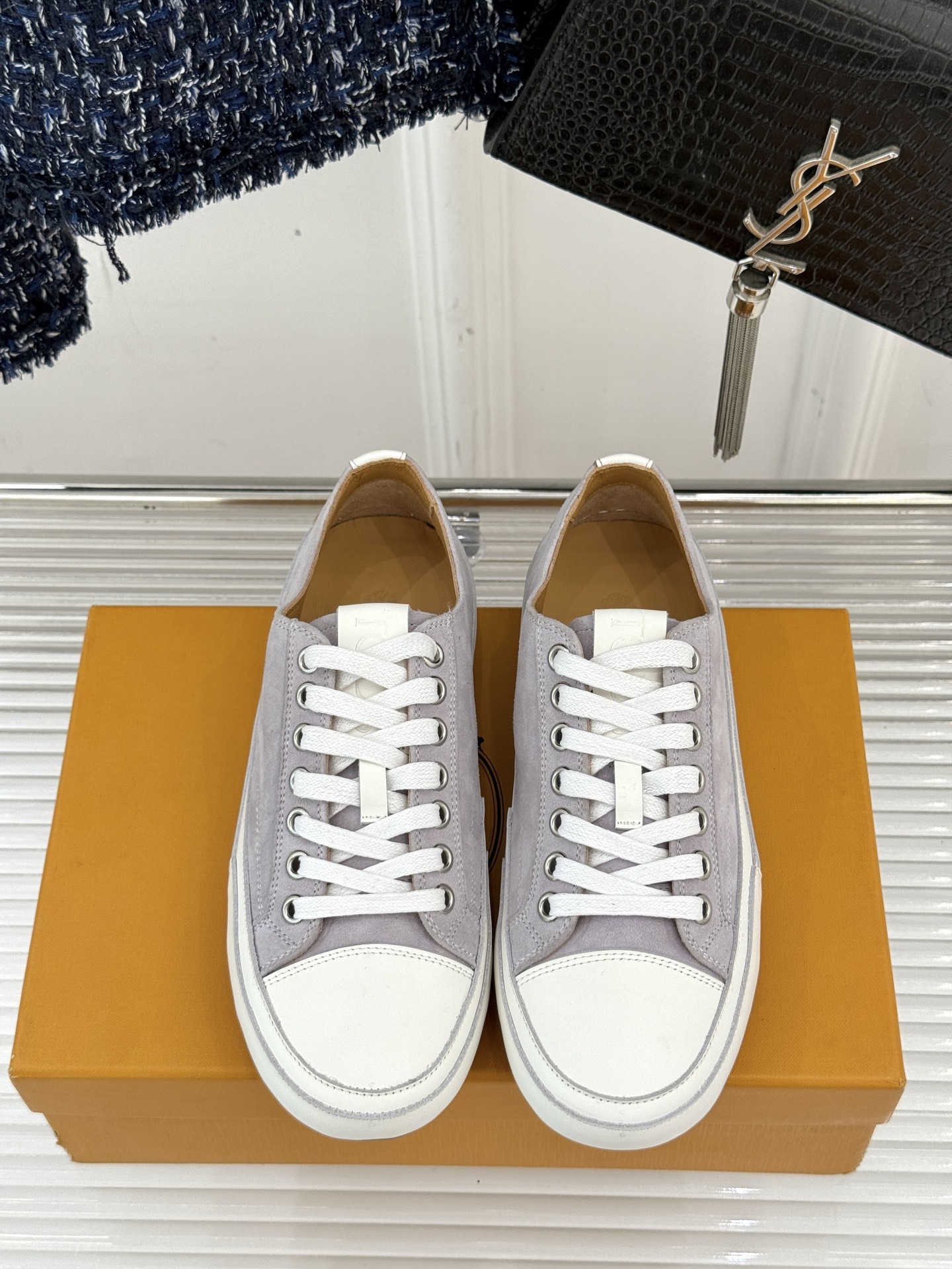 TOD'S 25WF新品豆豆小白鞋
在春天这个充满诗意与浪漫的季节
当我第一次看到这双鞋就爱惨了
就被