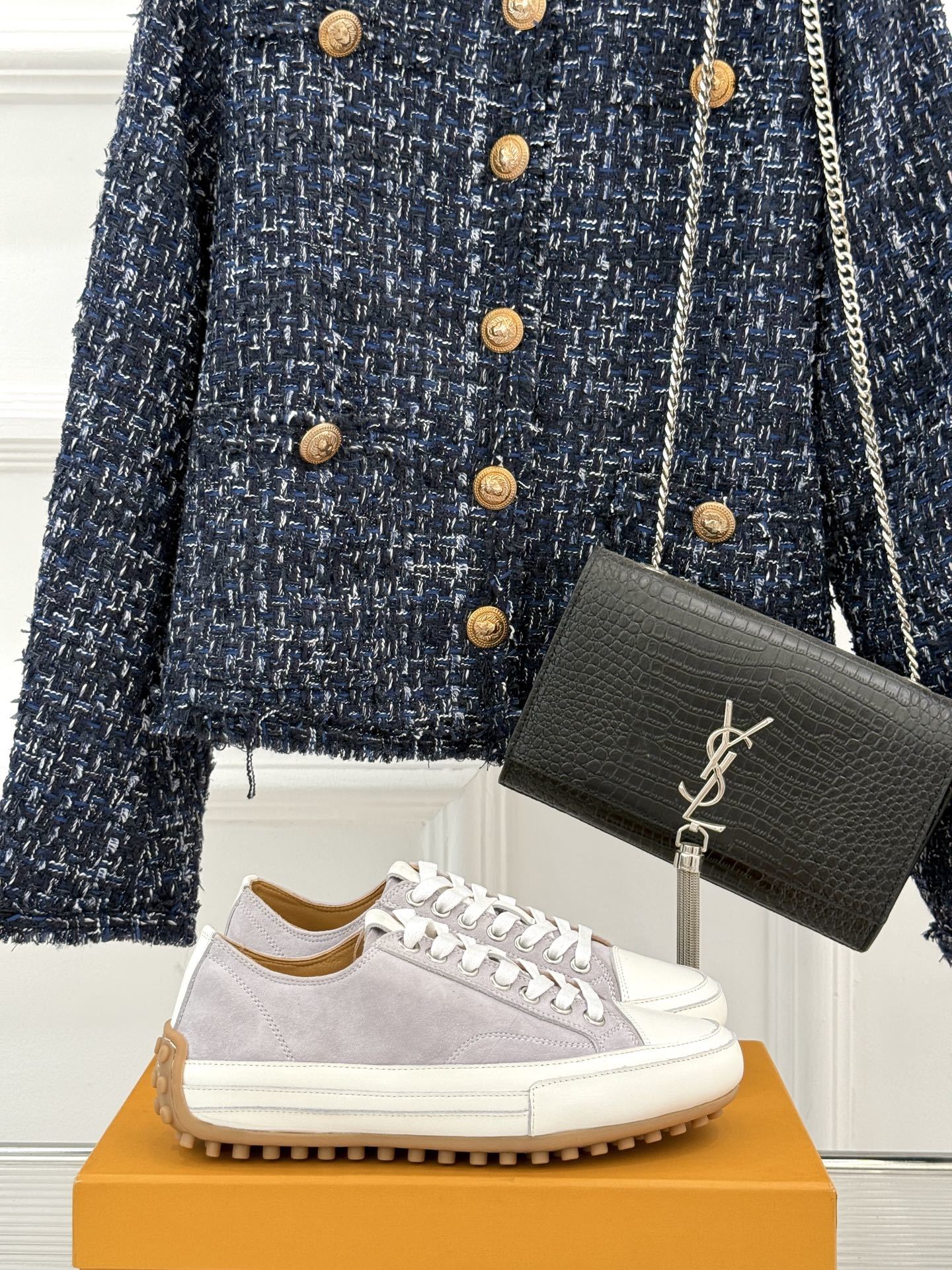 TOD'S 25WF新品豆豆小白鞋
在春天这个充满诗意与浪漫的季节
当我第一次看到这双鞋就爱惨了
就被