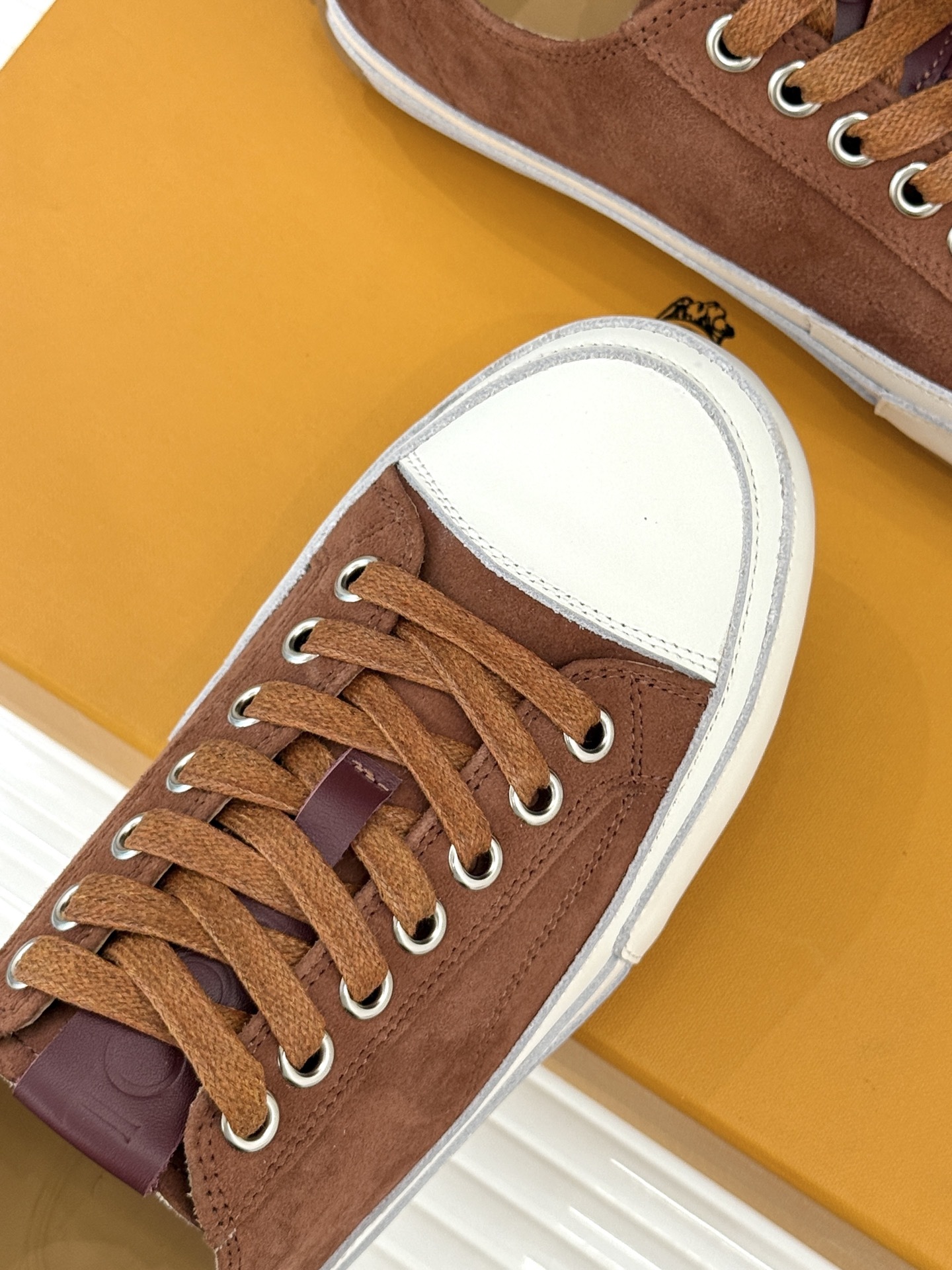 TOD'S 25WF新品豆豆小白鞋
在春天这个充满诗意与浪漫的季节
当我第一次看到这双鞋就爱惨了
就被