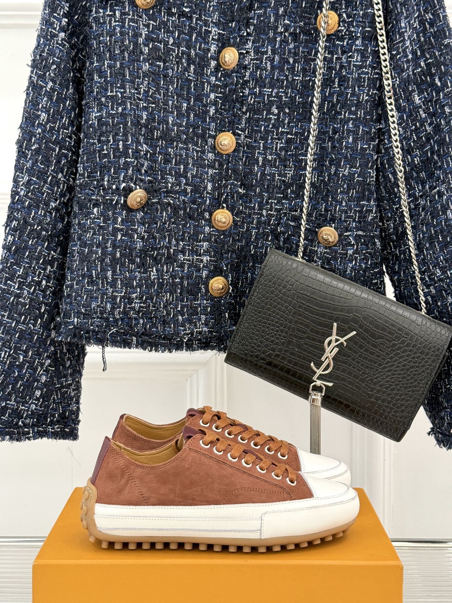 TOD'S 25WF新品豆豆小白鞋
在春天这个充满诗意与浪漫的季节
当我第一次看到这双鞋就爱惨了
就被