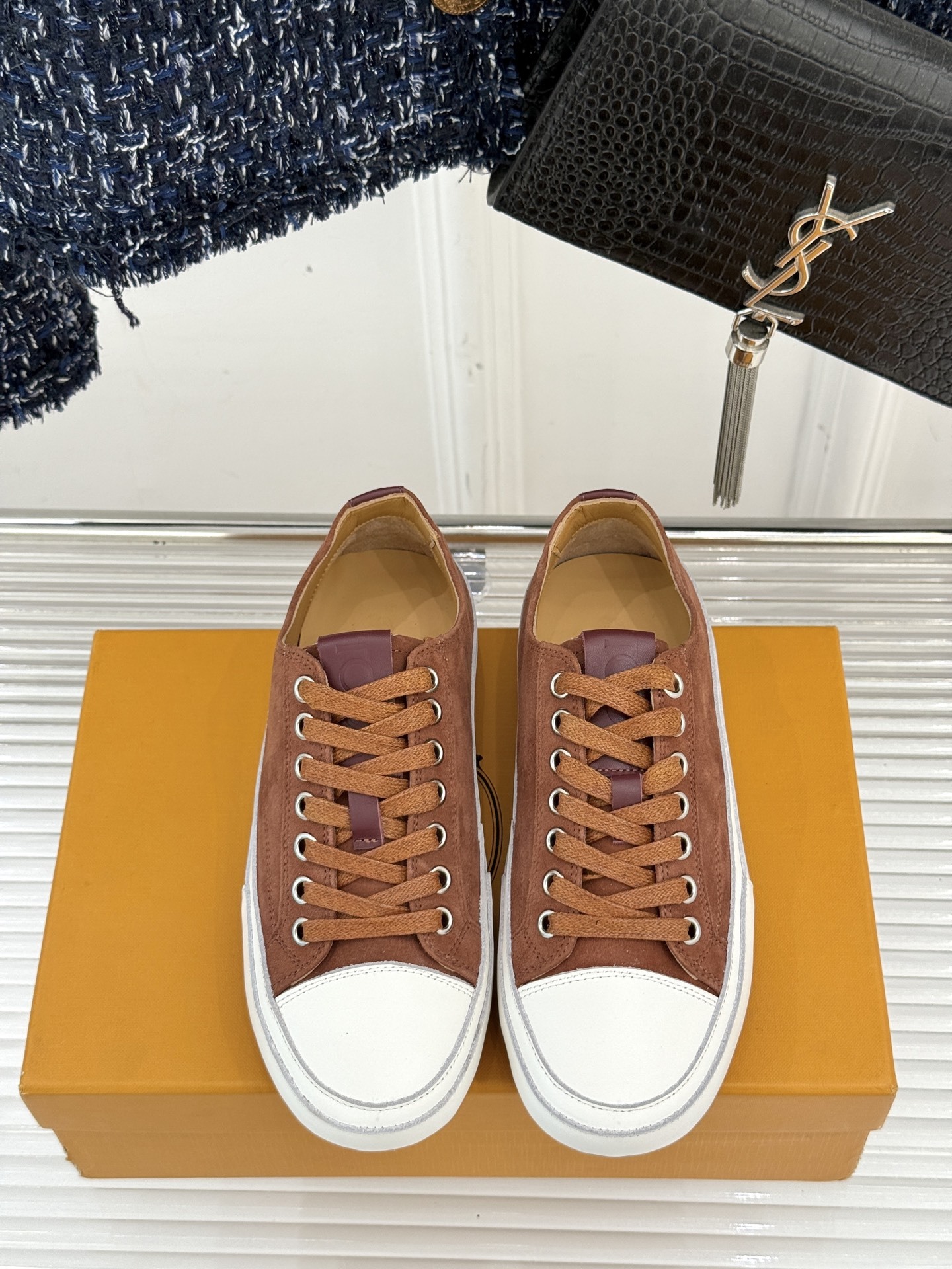 TOD'S 25WF新品豆豆小白鞋
在春天这个充满诗意与浪漫的季节
当我第一次看到这双鞋就爱惨了
就被